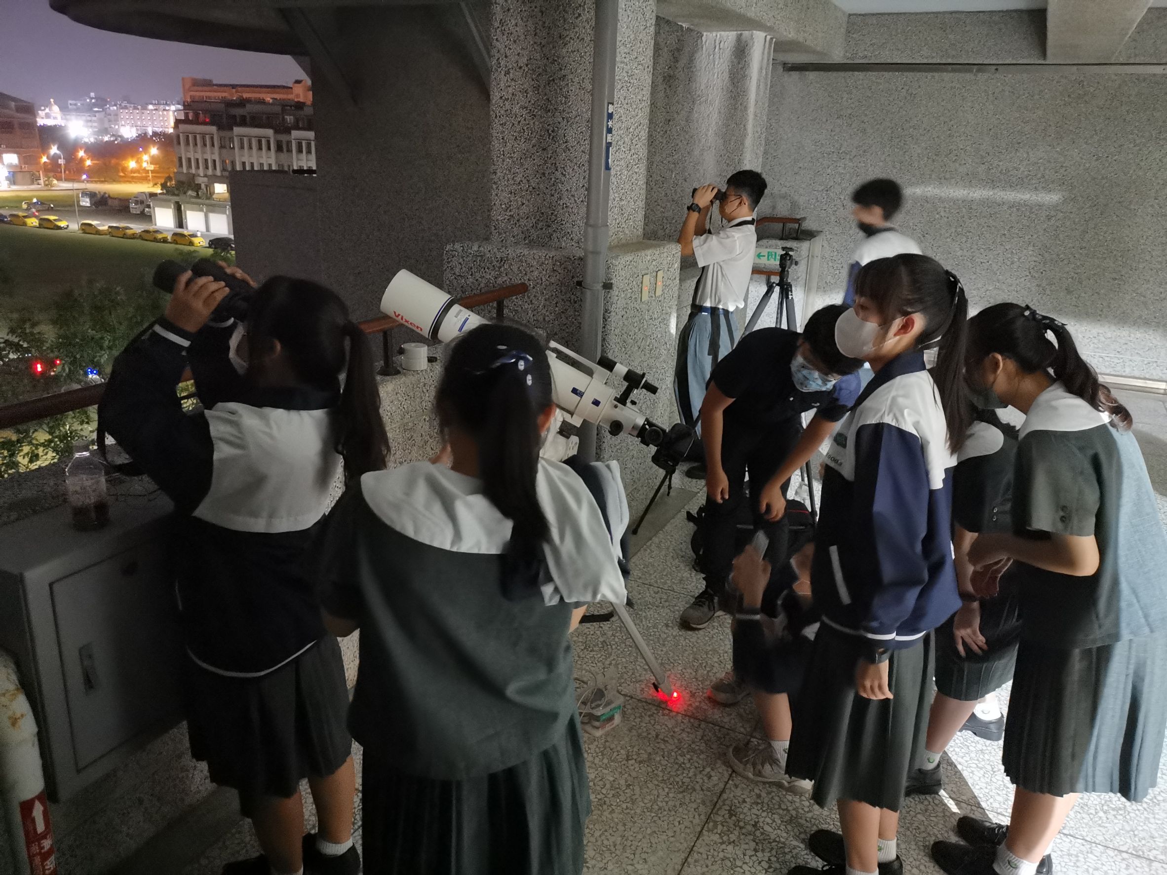 天文觀測饗宴讓南慈中同學們打開千載難逢的際遇，開拓視野感受宇宙運行的規律。