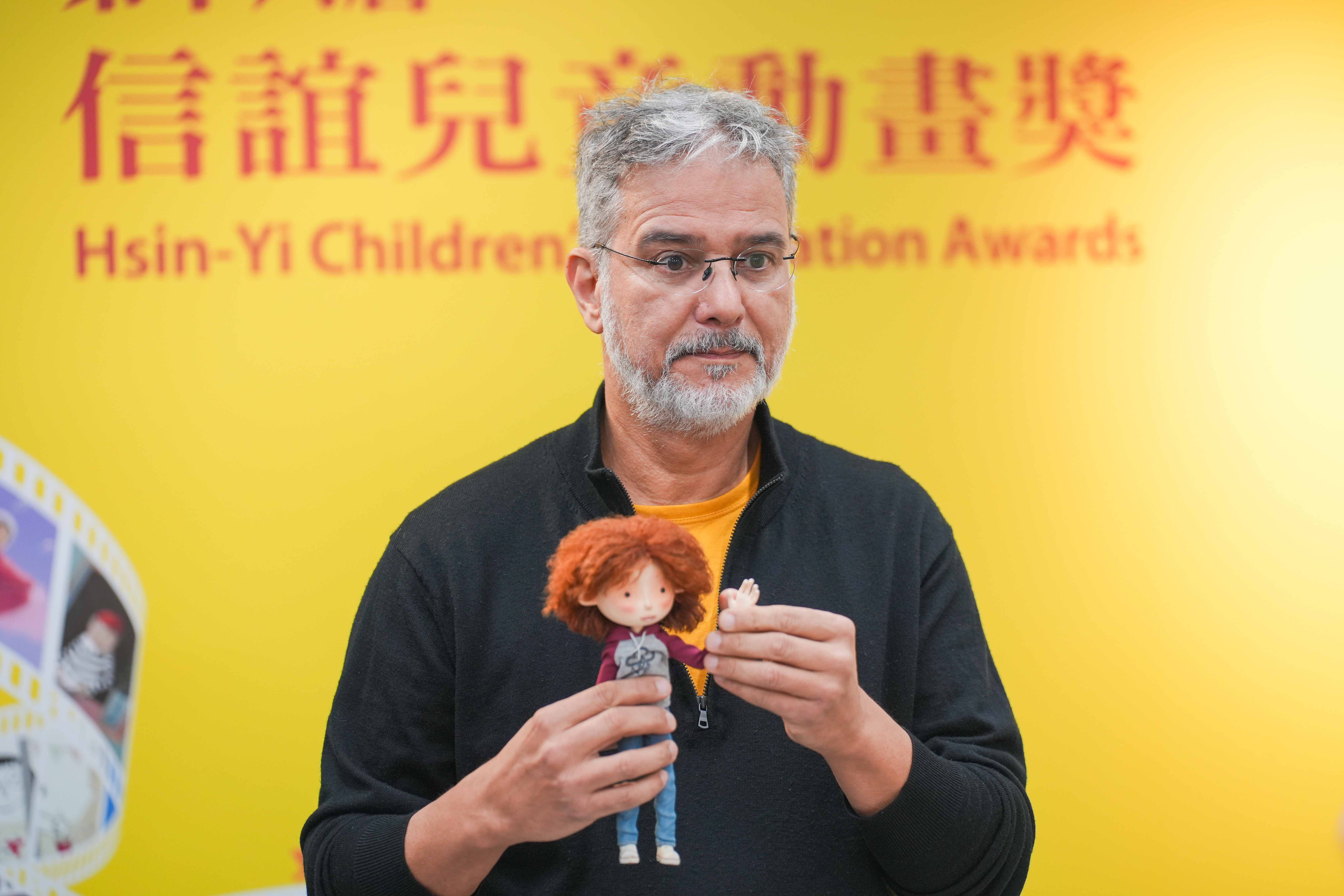 首獎《蘿拉的魔法鋼琴》導演奧古斯都．札諾維洛帶著劇偶和台灣觀眾分享(信誼提供)