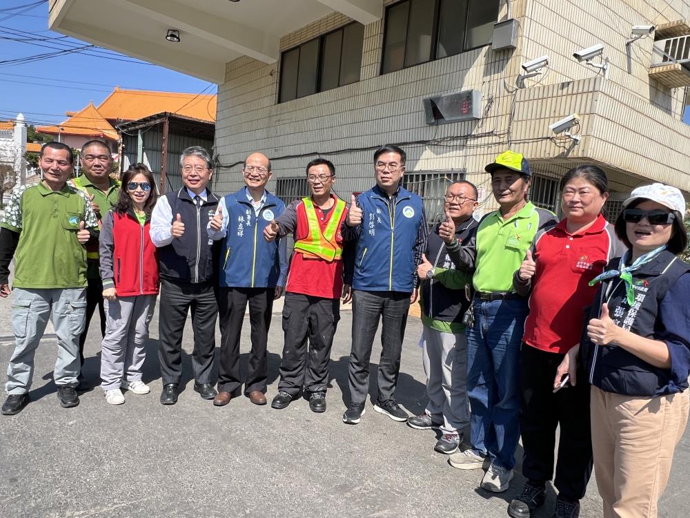 環境部與臺中市環保局合影。