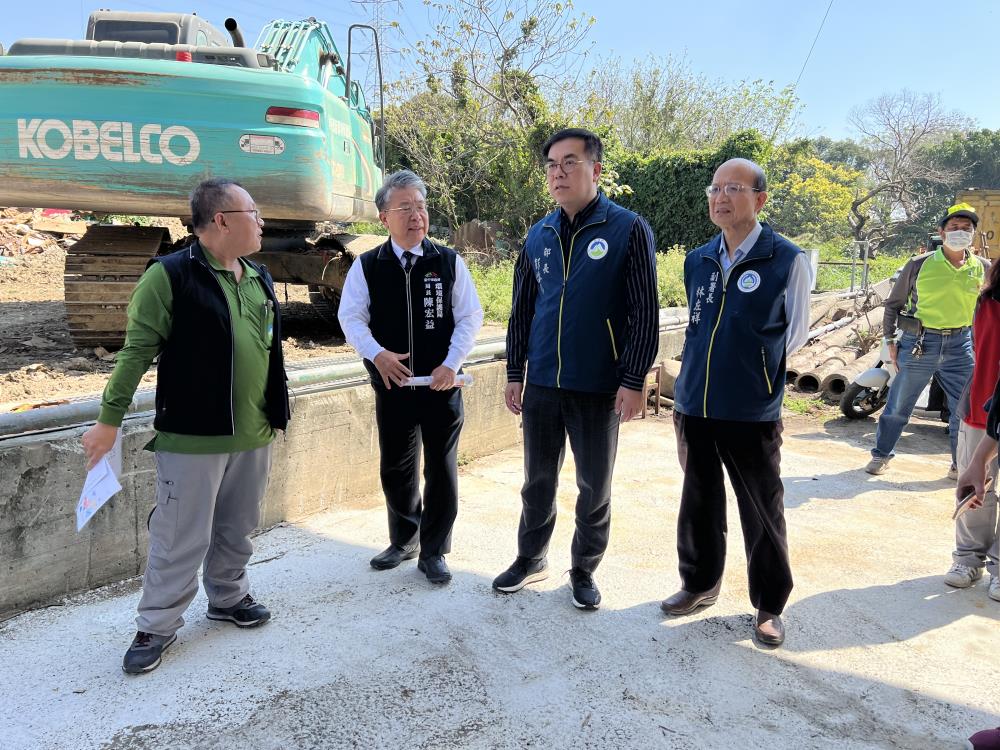 環境部彭部長與臺中市環保局陳局長訪視沙鹿區清潔隊。