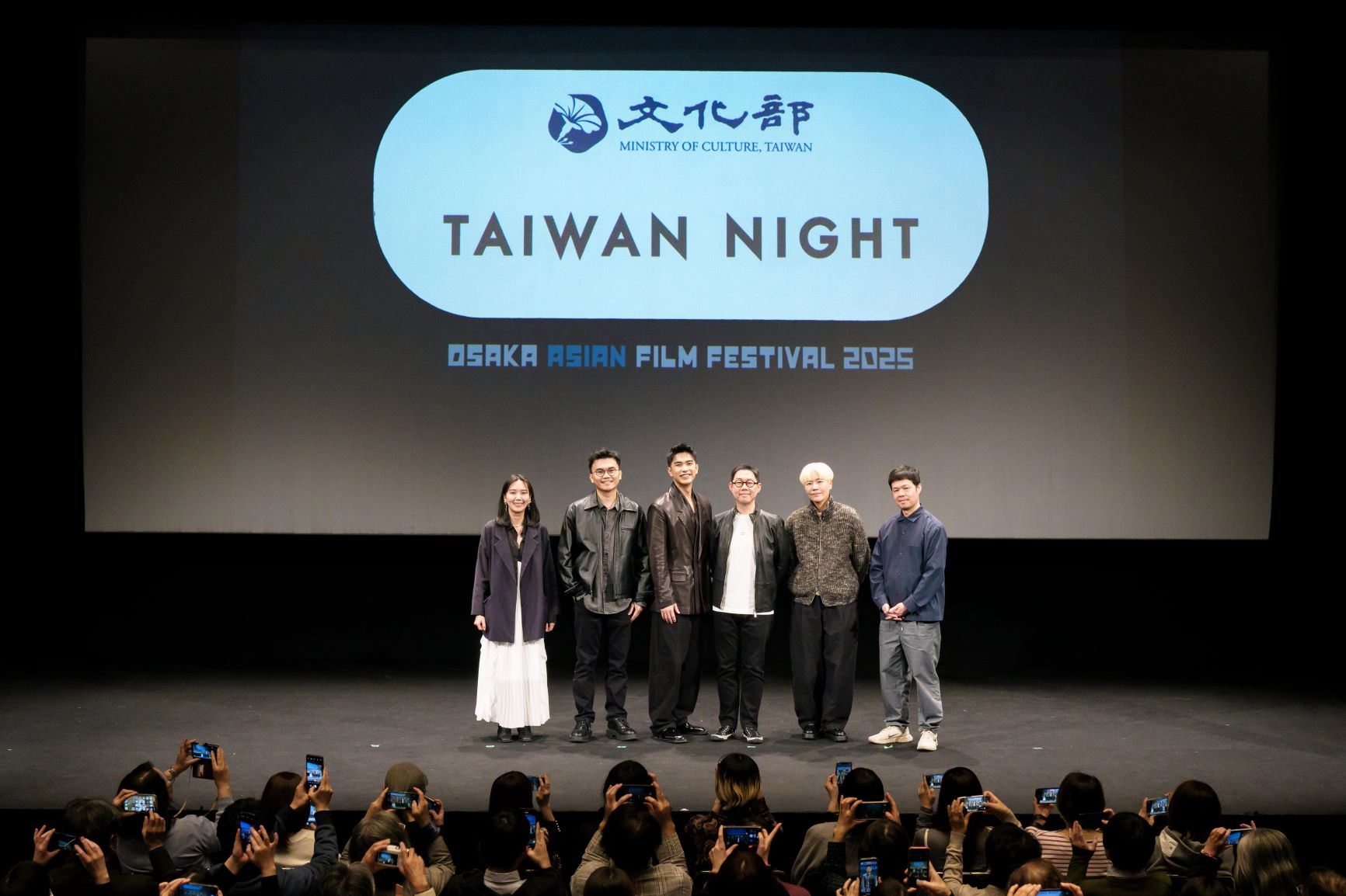 第20屆大阪亞洲影展臺灣之夜「小雁與吳愛麗」上映前導演們合影。