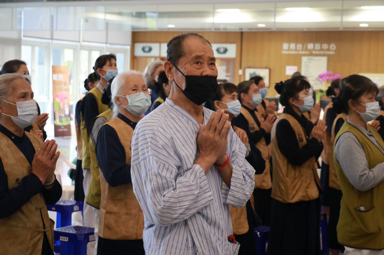 王先生家鄉在臺南,近日見證慈濟人援助臺南楠西區地震災民,深受感動,今日特地來參與祈福活動。