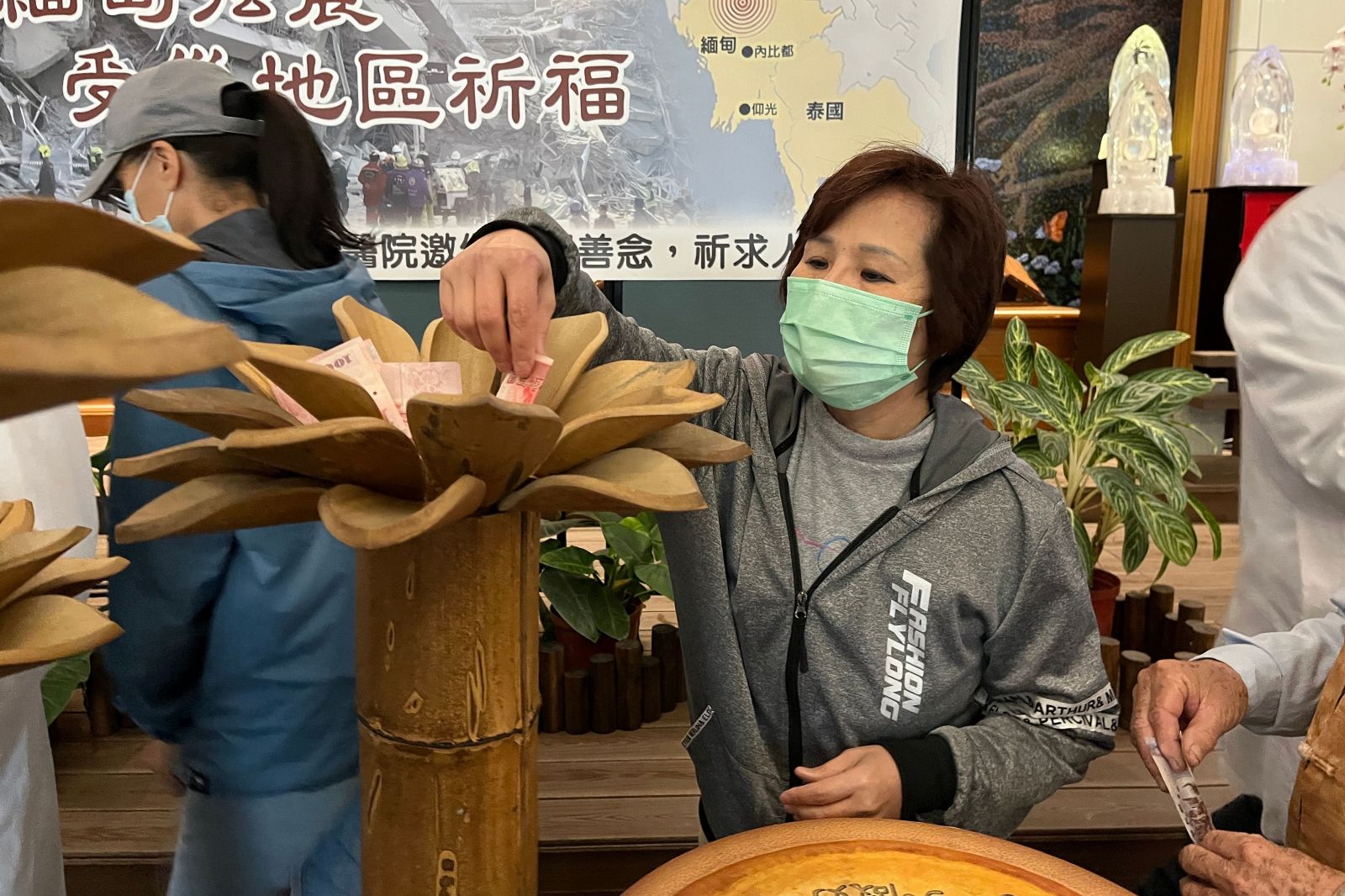 來院健檢的廖女士表示,願盡一己之力,透過慈濟幫助災民早日脫離苦難。