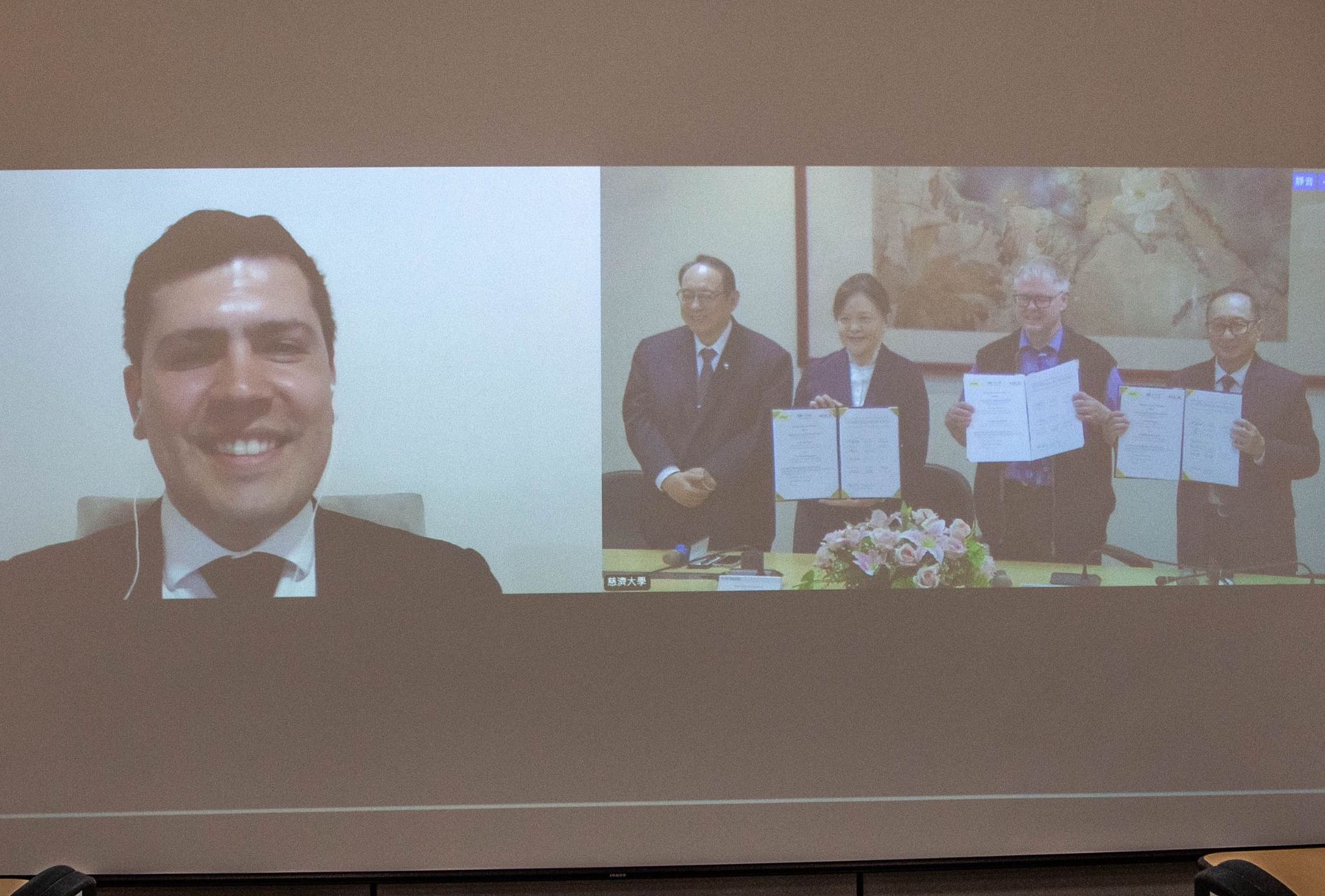 墨西哥蒙特雷大學(UDEM)商學院院長Juan Jose Martinez Rodriguez無法親自與會,仍透過視訊參與。