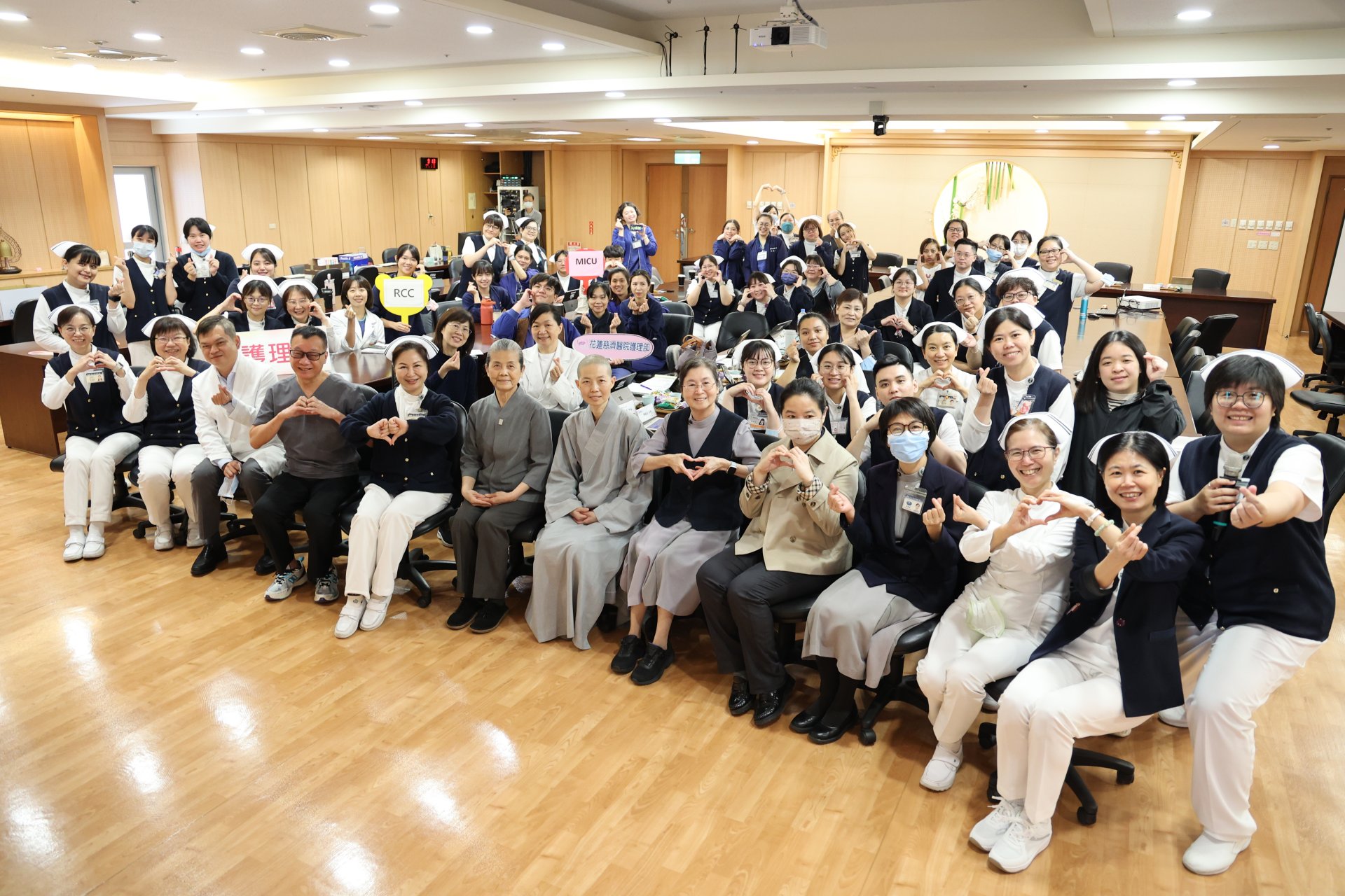 花蓮慈院護理部舉辦「暖心旅程:全人照護競賽」,共18組護理團隊參加,是競爭激烈又充滿故事溫馨的專業競賽。