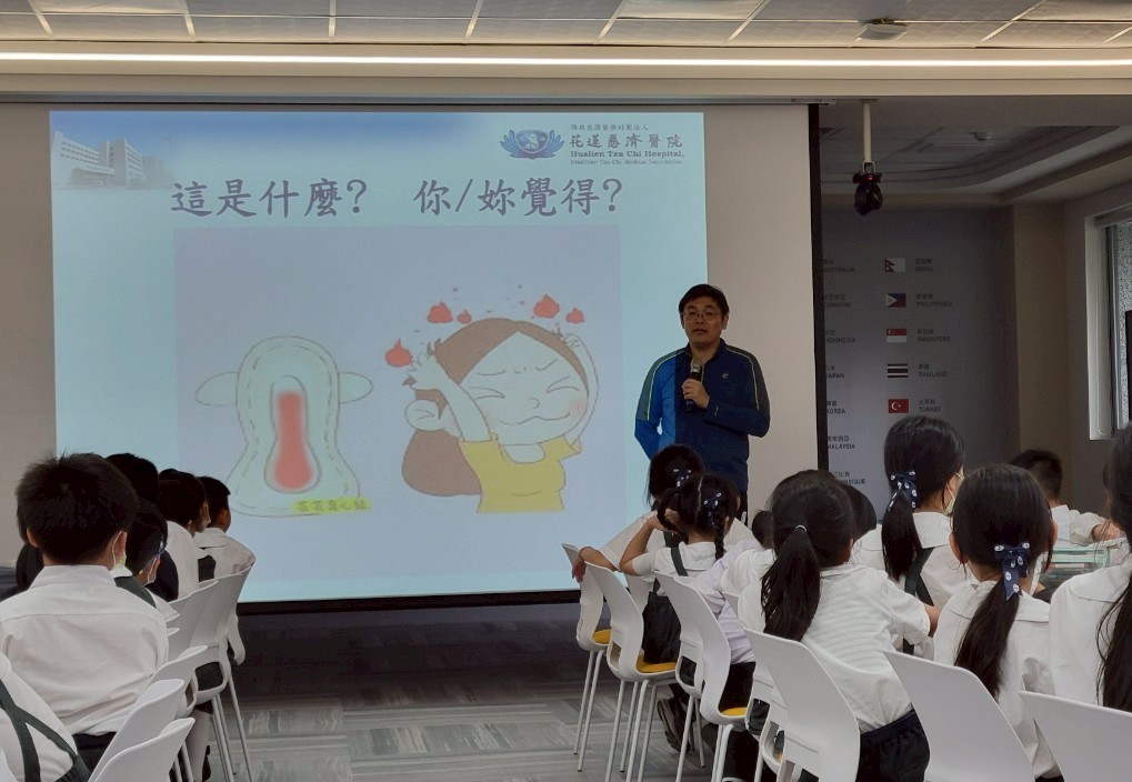 雲傑醫師告訴孩子青春期是每個人成長的必經階段,不要害怕與不好意思。