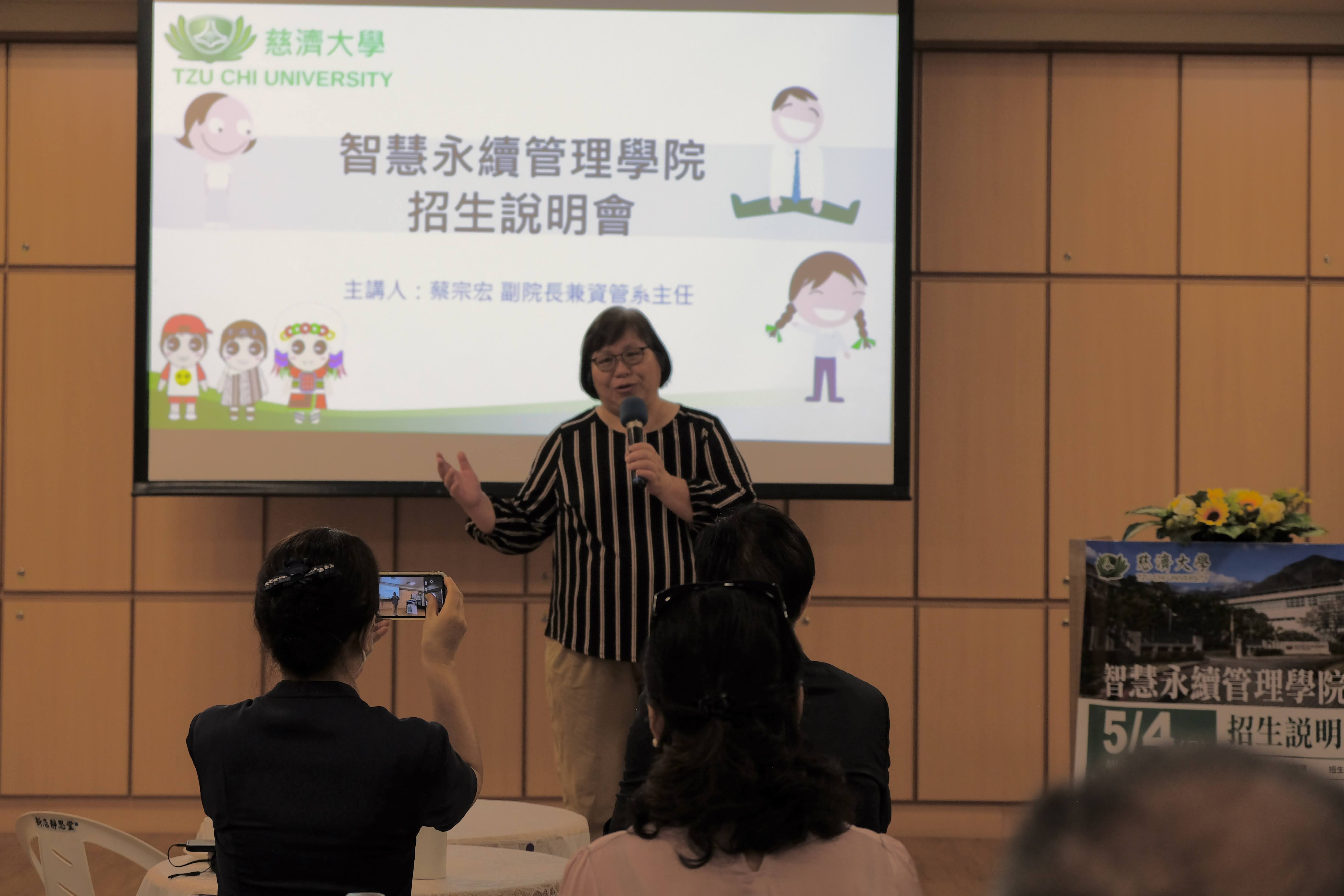 莊敬高中林淑貴校長提到,原本以為慈濟大學只招收大學部,原來也包含四技二專,透過這次的了解,她也會把相關訊息帶回學校,讓學生有更多的就學選擇。