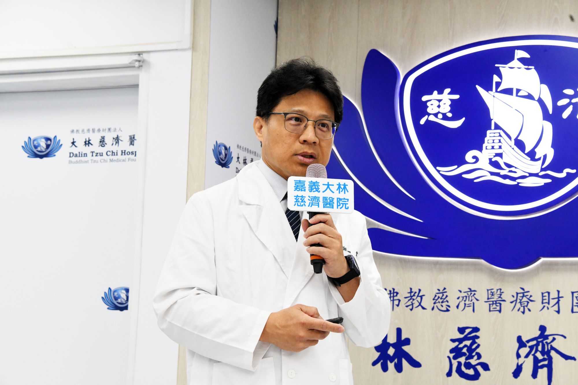 大林慈濟醫院骨科部主任謝明宏表示,研究團隊蒐集自大林慈濟醫院的10,305張脊椎CT影像,透過集成學習方式整合各模型優勢,成功建立準確率高達93.4%的AI系統。