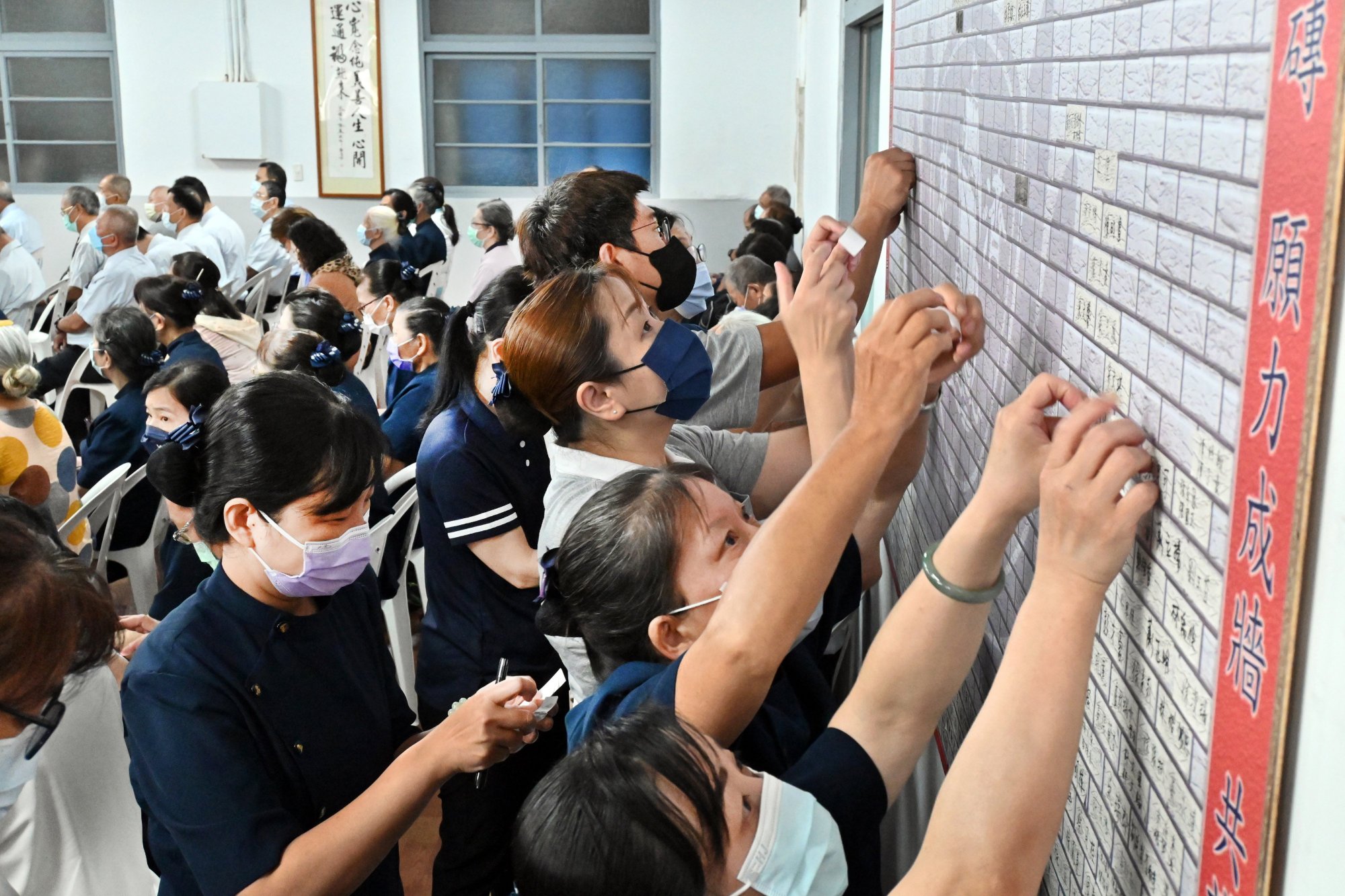 「福慧磚」認養計畫,邀請社區志工共同護持新道場興建工程。