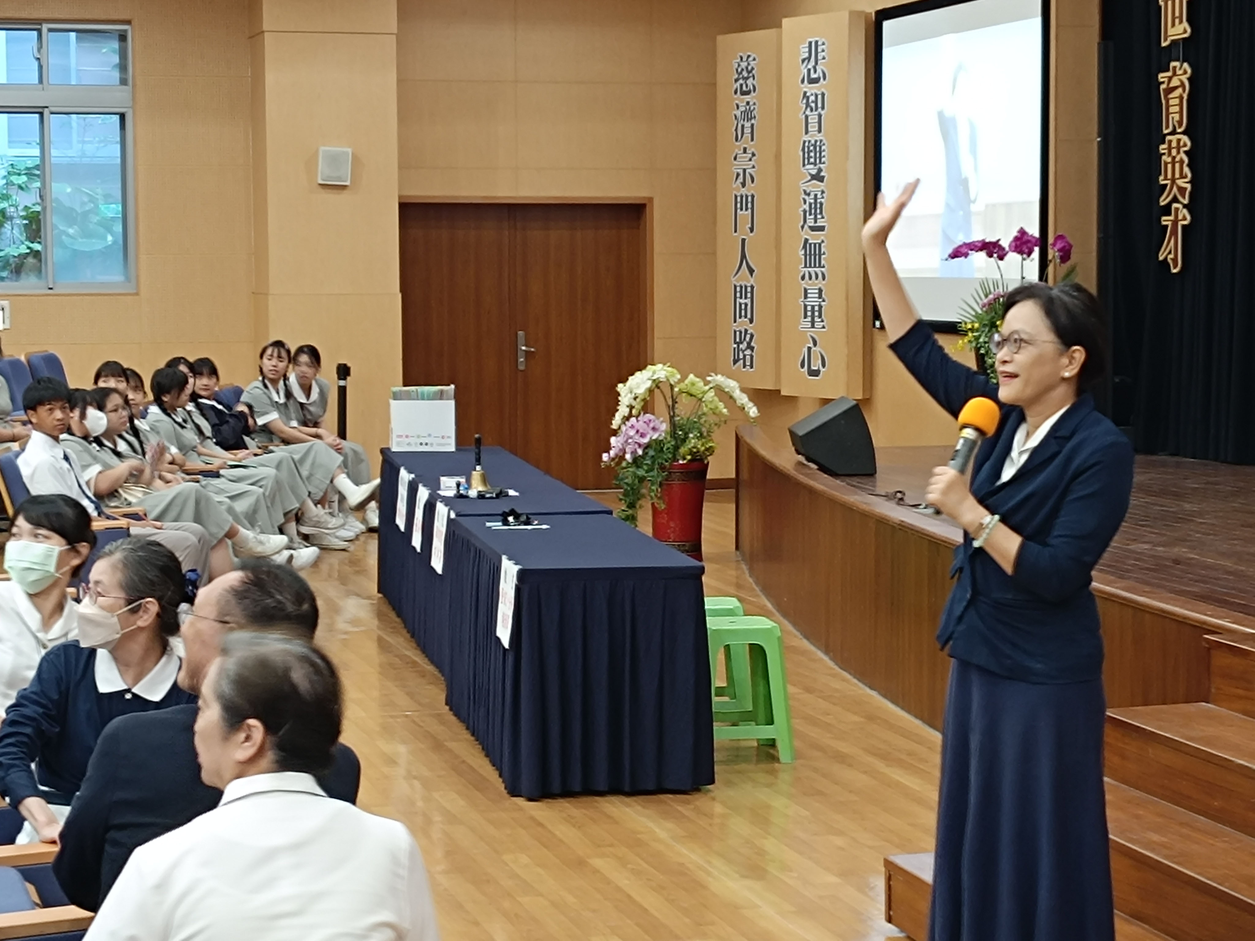 劉怡均校長表示,全台灣只有慈濟大學擁有附設五專護理科。