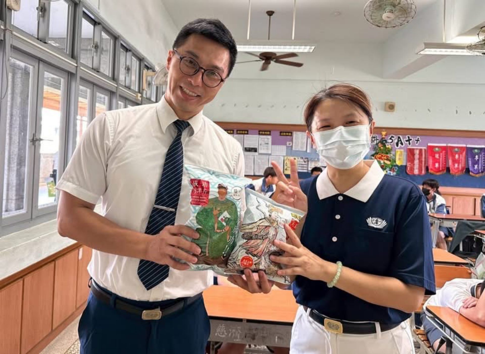 懿德媽媽特地帶來國姓爺和媽祖婆的保佑,為每位考生加油打氣