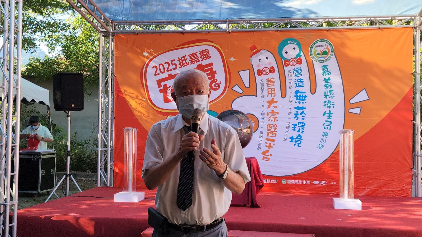大林慈濟醫院的林英龍醫師駐診大埔醫療站十年,守護當地鄉親健康。