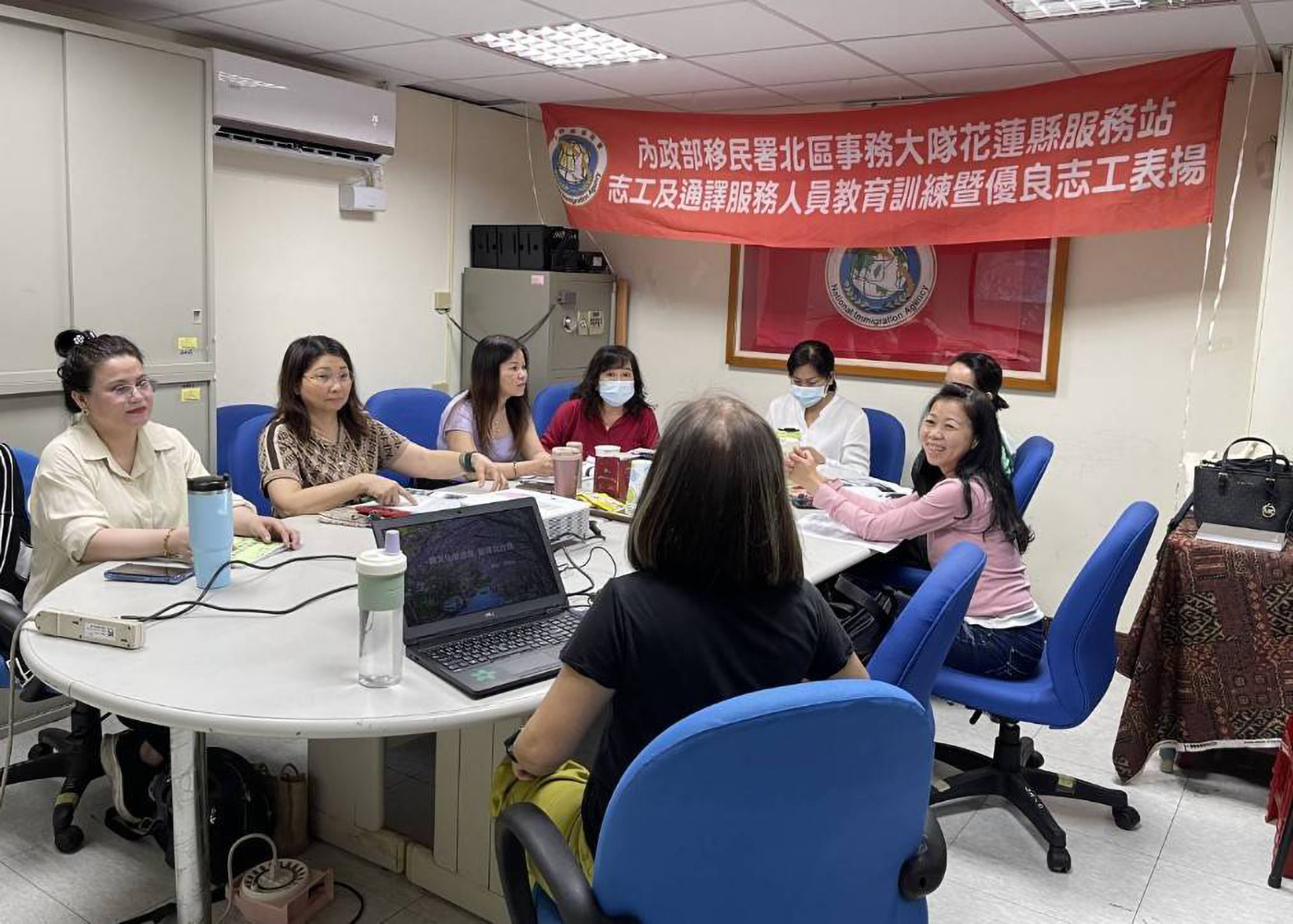 114年度通譯及志工教育訓練,不同語言專長的通譯人員齊聚一堂,課堂上人人專注投入,互動熱烈,展現出高度的專業精神與服務熱忱。