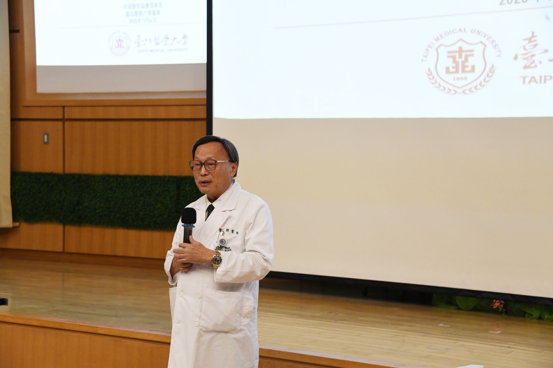 院長賴寧生表示，這場演講不只是對醫療體系的剖析，更提供了省思與啟發，提醒大家也要思考醫療與社會如何共生共好。