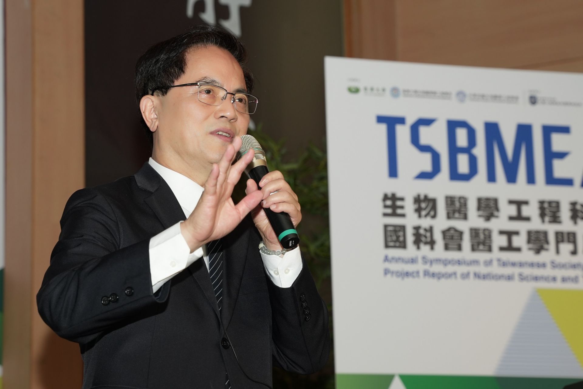 花蓮慈濟醫院林欣榮院長強調醫院與慈大生科學院合作的重要,盼以創新技術實現人本醫療