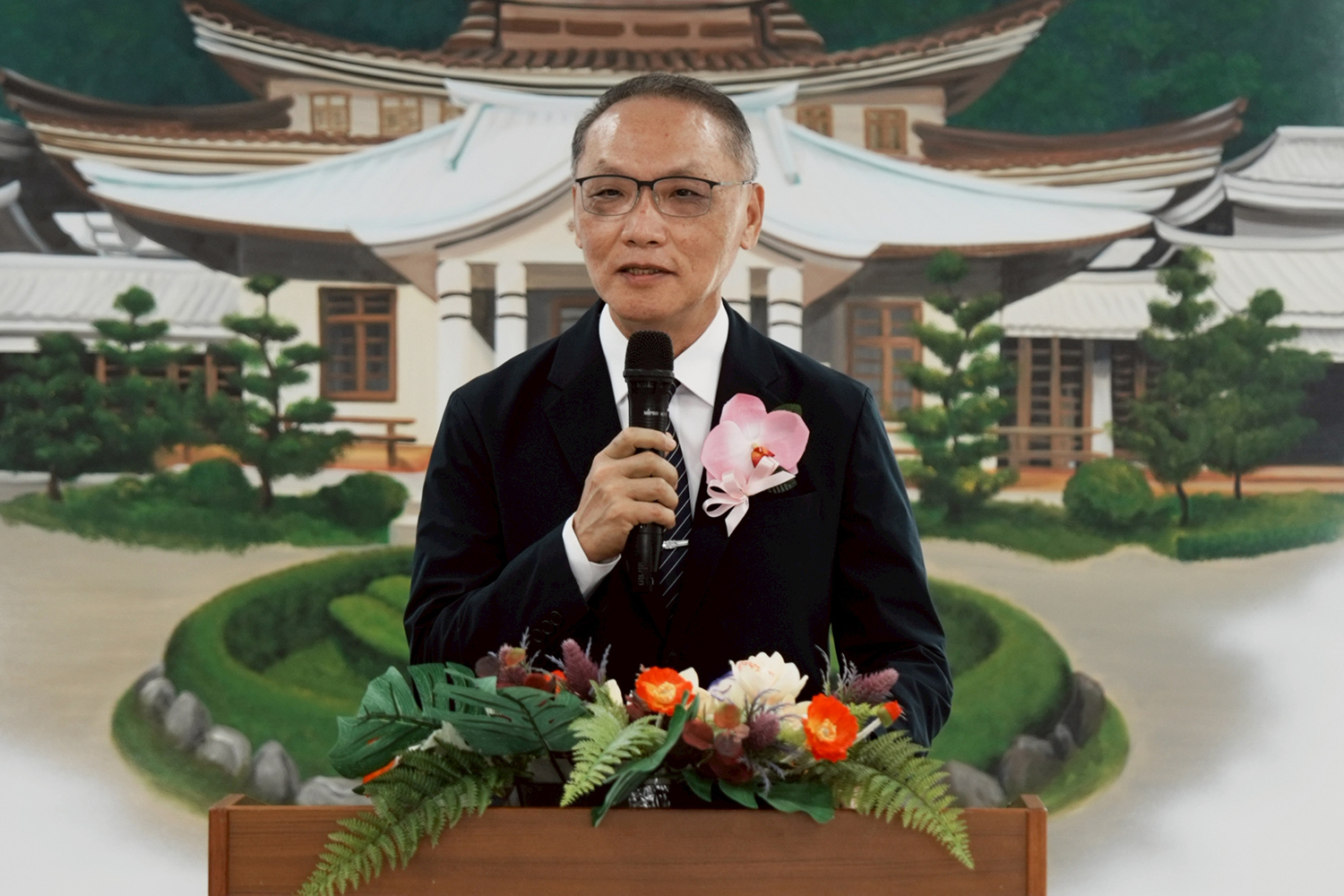 慈濟慈善事業基金會執行長顏博文表示，我們是以「蓋中繼屋」的速度做「永久屋」的重建。