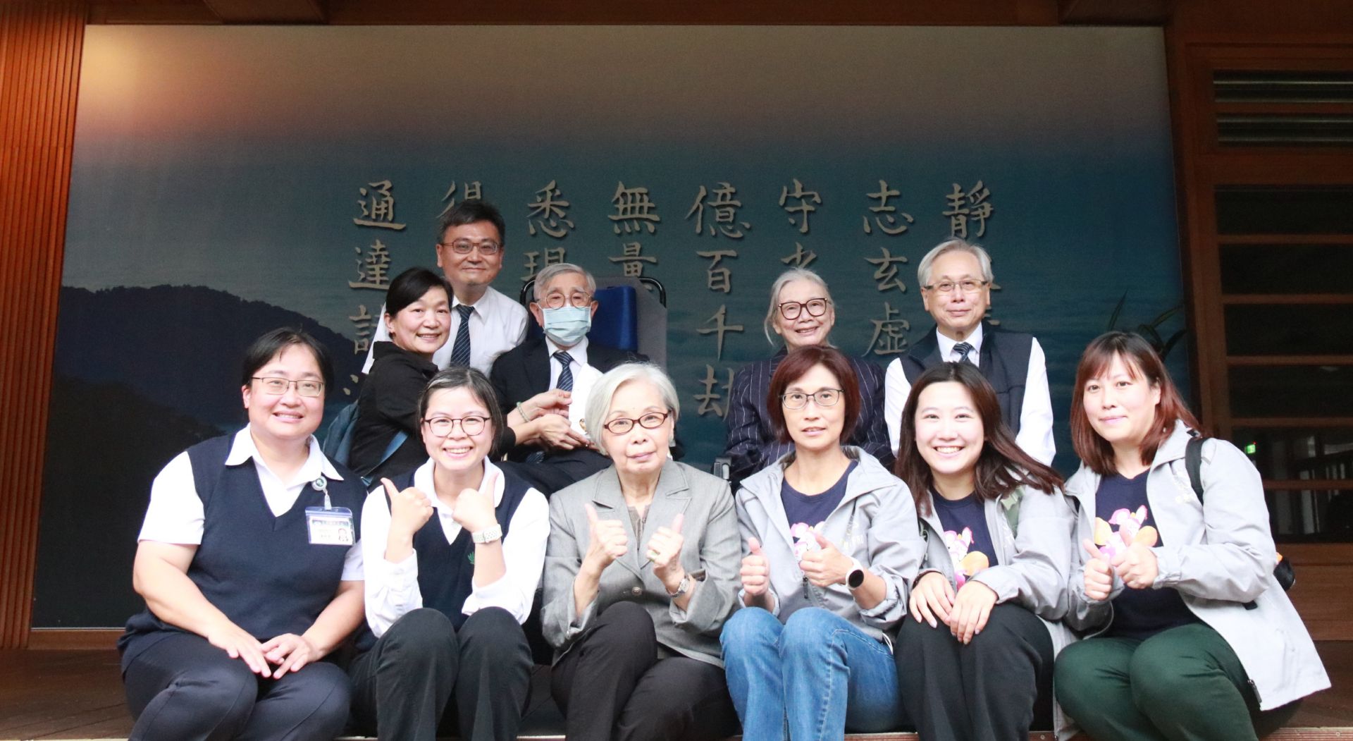 李明亮校長與廖雅慧老師，王英偉醫師，以及罕見疾病基金會，花蓮慈院遺傳諮詢中心合影