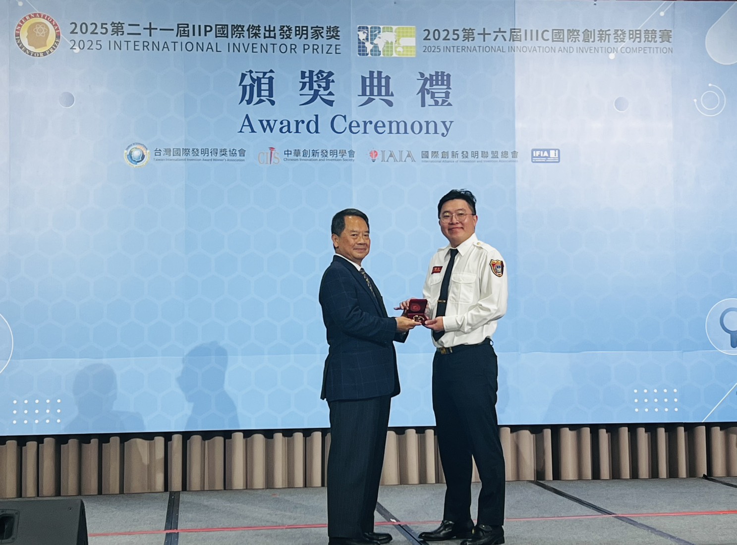 火鳳攻擊包~高雄市政府消防局陳武記隊員、宋明哲技士~金牌(本照片為陳武記隊員)