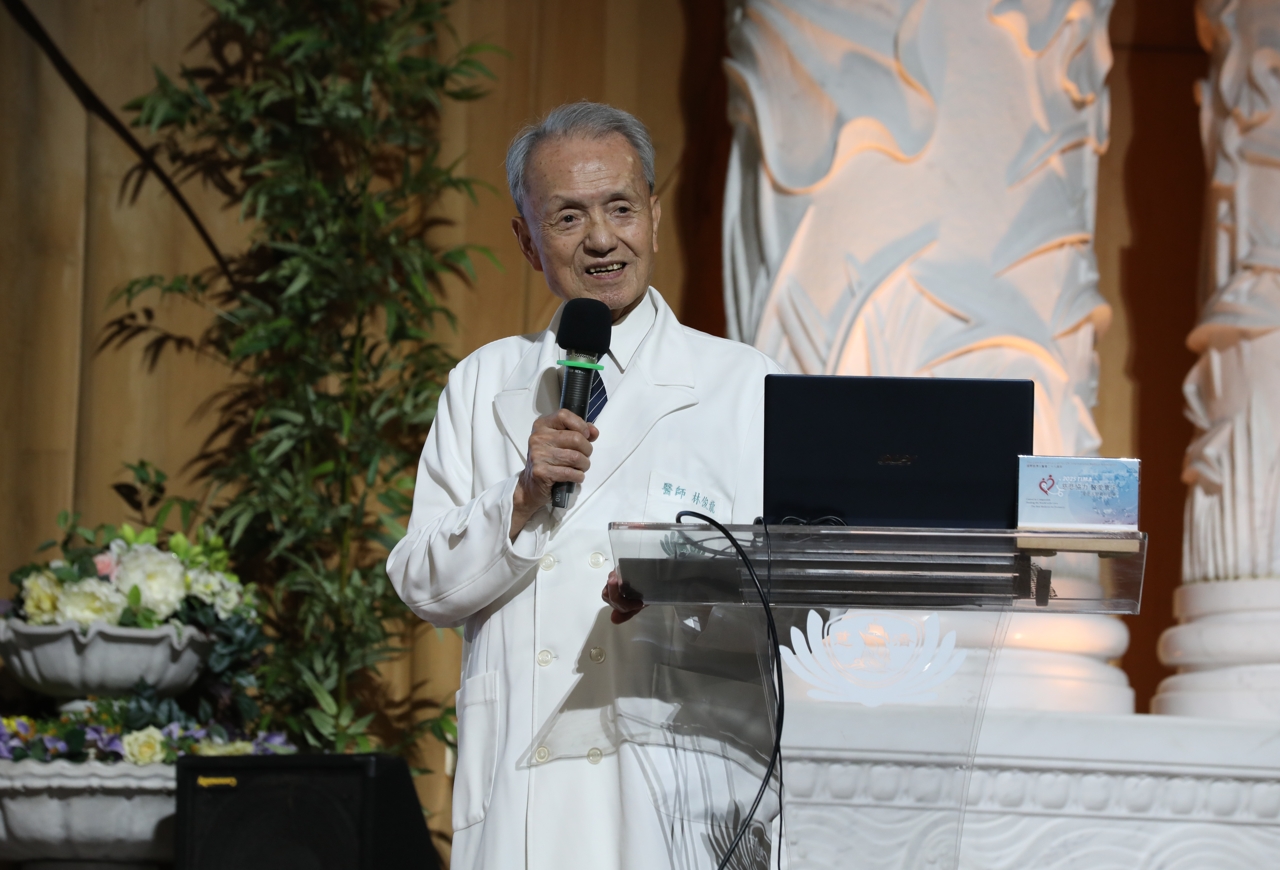 林俊龍執行長並以「感恩、尊重、愛」勉勵人醫菩薩,找到方向就不怕路遙遠。期許人醫學員將愛帶回各地,明年再度回到花蓮團聚,共續醫療大愛。