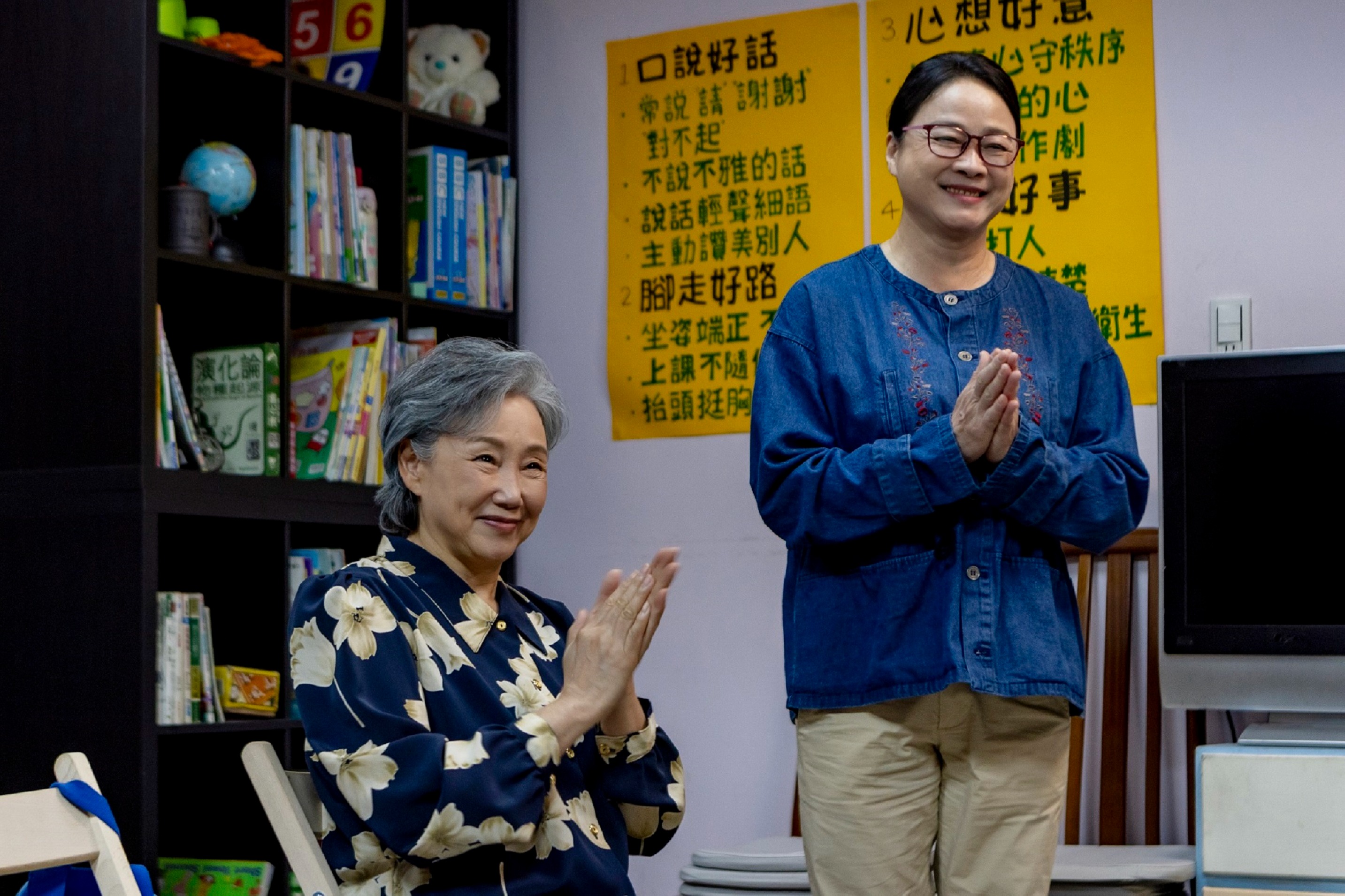 陳季霞在飾演訪視志工「靜慧」,在劇中全力支持陸小芬。