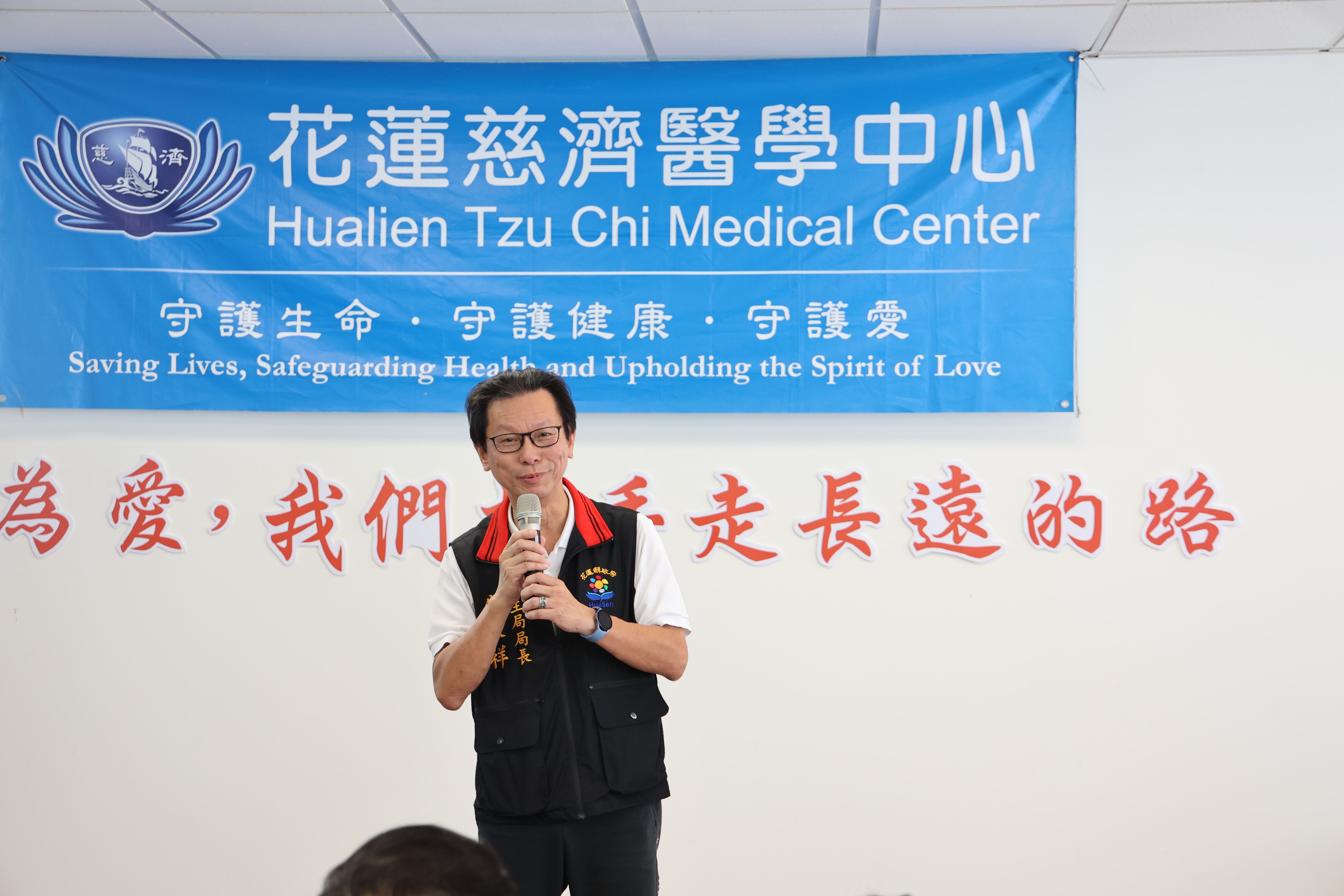 衛生局長朱家祥感恩慈濟團隊的支援,這次災區醫療的經驗讓他深刻感受醫療分級很重要,各院相互合作力量最大,而慈濟醫療站是提供醫學中心級的照護。