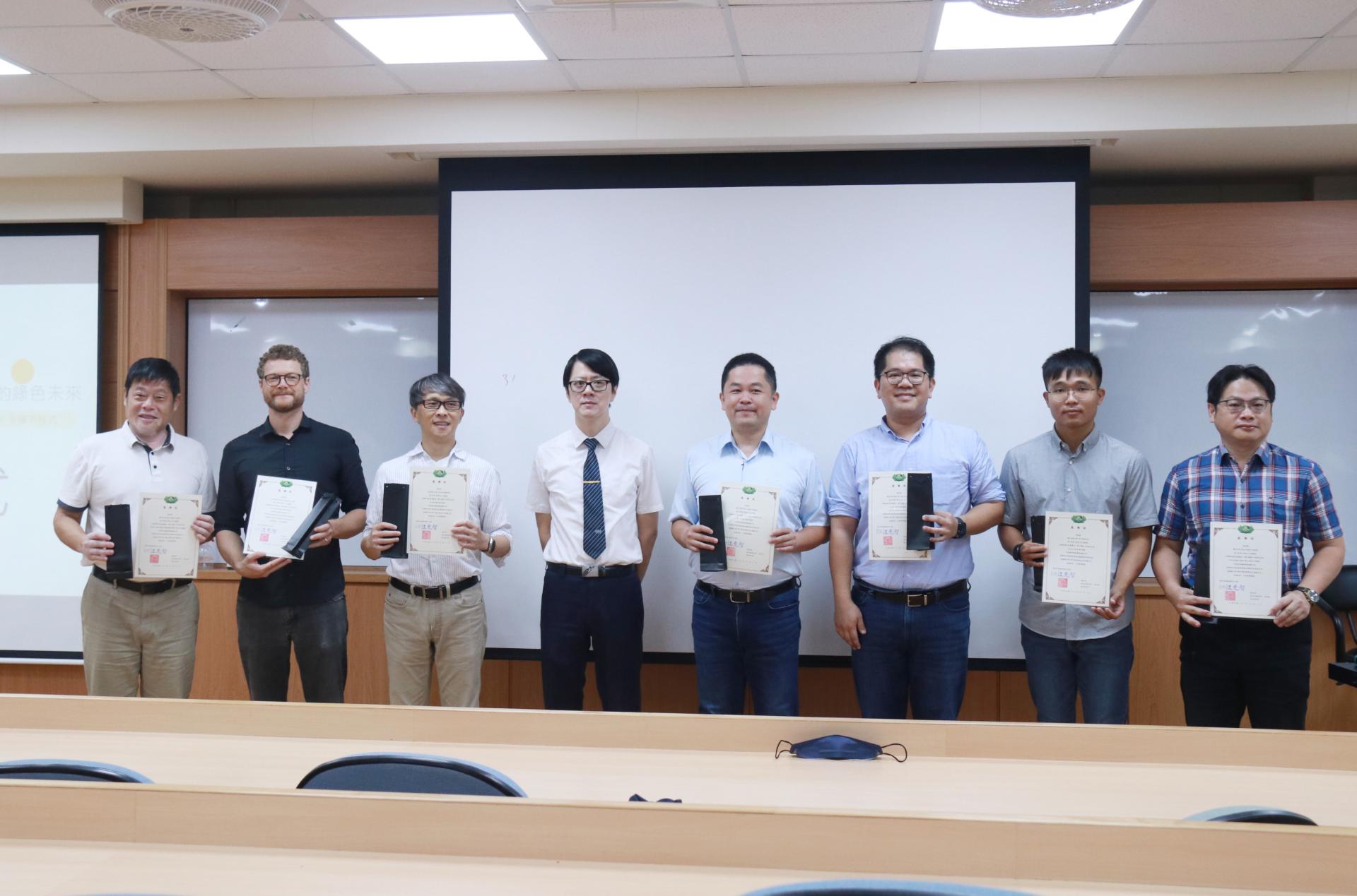 慈濟大學、虎尾科技大學、東華大學、屏東科技大學、南台科技大學與宜蘭大學,六校進行【SIG永續農業論壇】,以「永續農業的智慧實踐:SROI觀點下的綠色未來」為題,分享在東部,中部,南部,北部各場域USR的成果分享