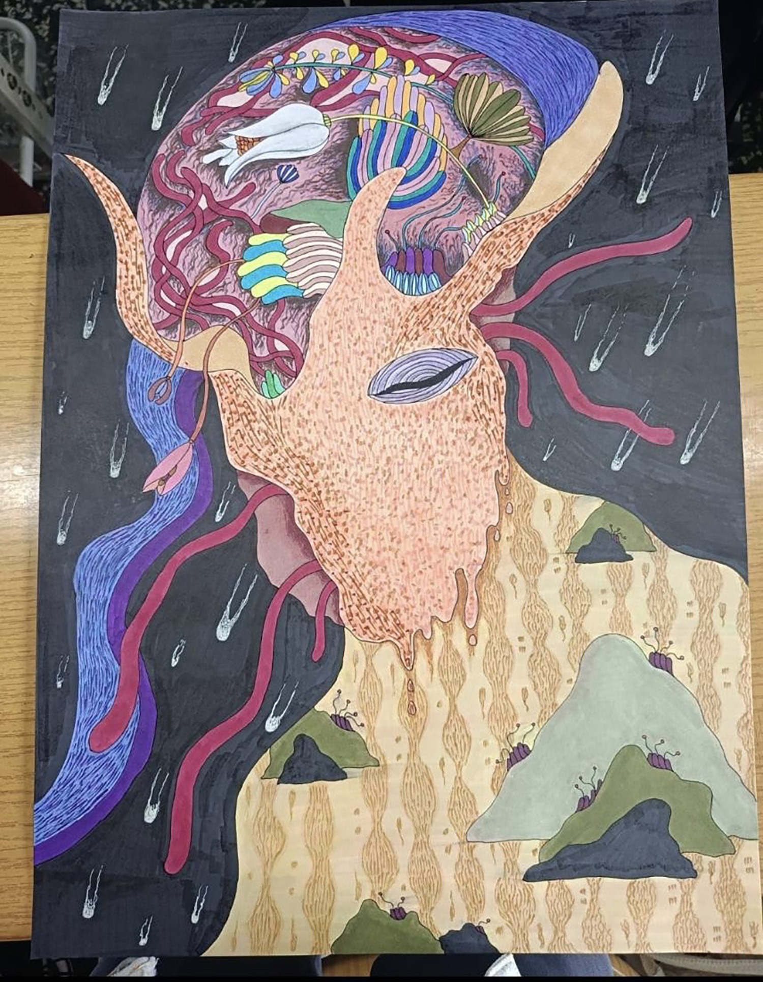 這次受到肯定的作品，一幅也在醫院裡面展出，透過彩繪圖，期望讓大家感受到生命用各種形態在陽光下共舞，象徵對生命的熱愛與感恩。