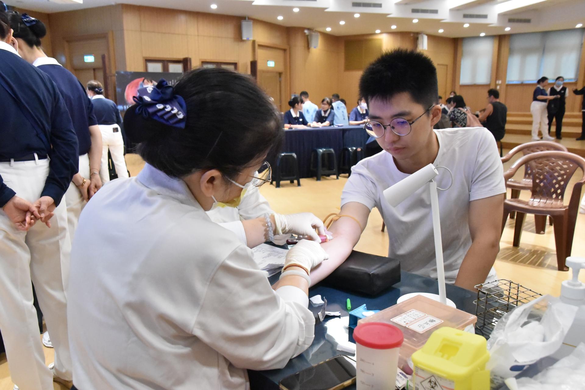 剛從臺灣大學醫學系畢業的侯冠竹表示，對於等待捐贈的人來說，這意義極其重大。他表示：「我認為這整體而言是一件非常有意義的事情。」