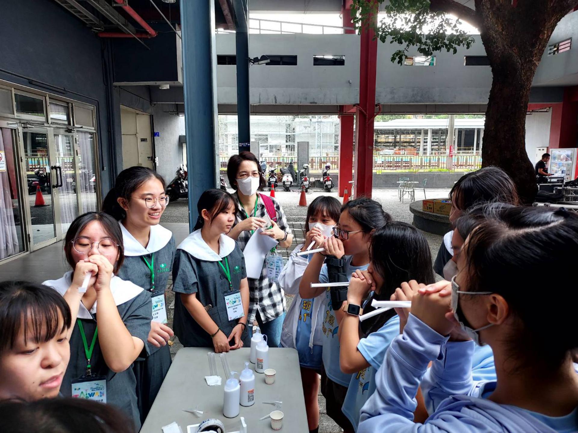 科普活動培養學生探究精神與團隊默契，傳遞科學熱情。