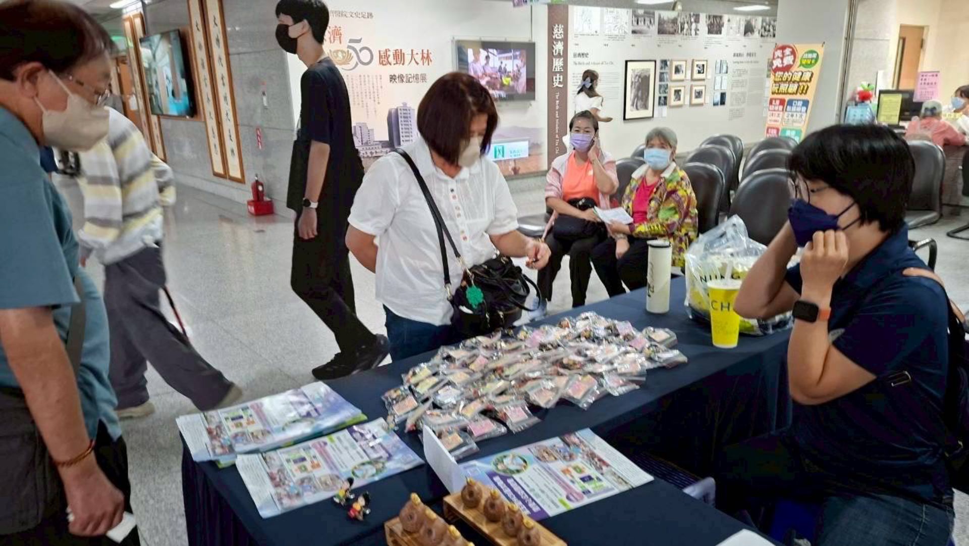 活動現場設有「傷友手作小市集」,來自彰化、雲林、嘉義、高雄等地的脊髓損傷傷友們共同參與。