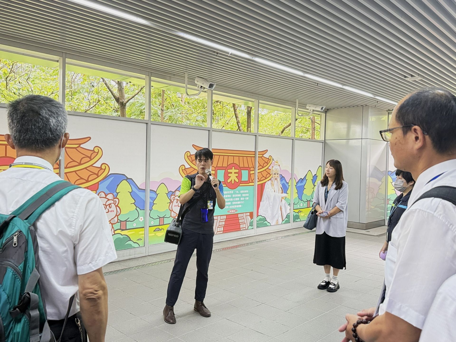 台中捷運豐樂公園站展示布袋戲演進史