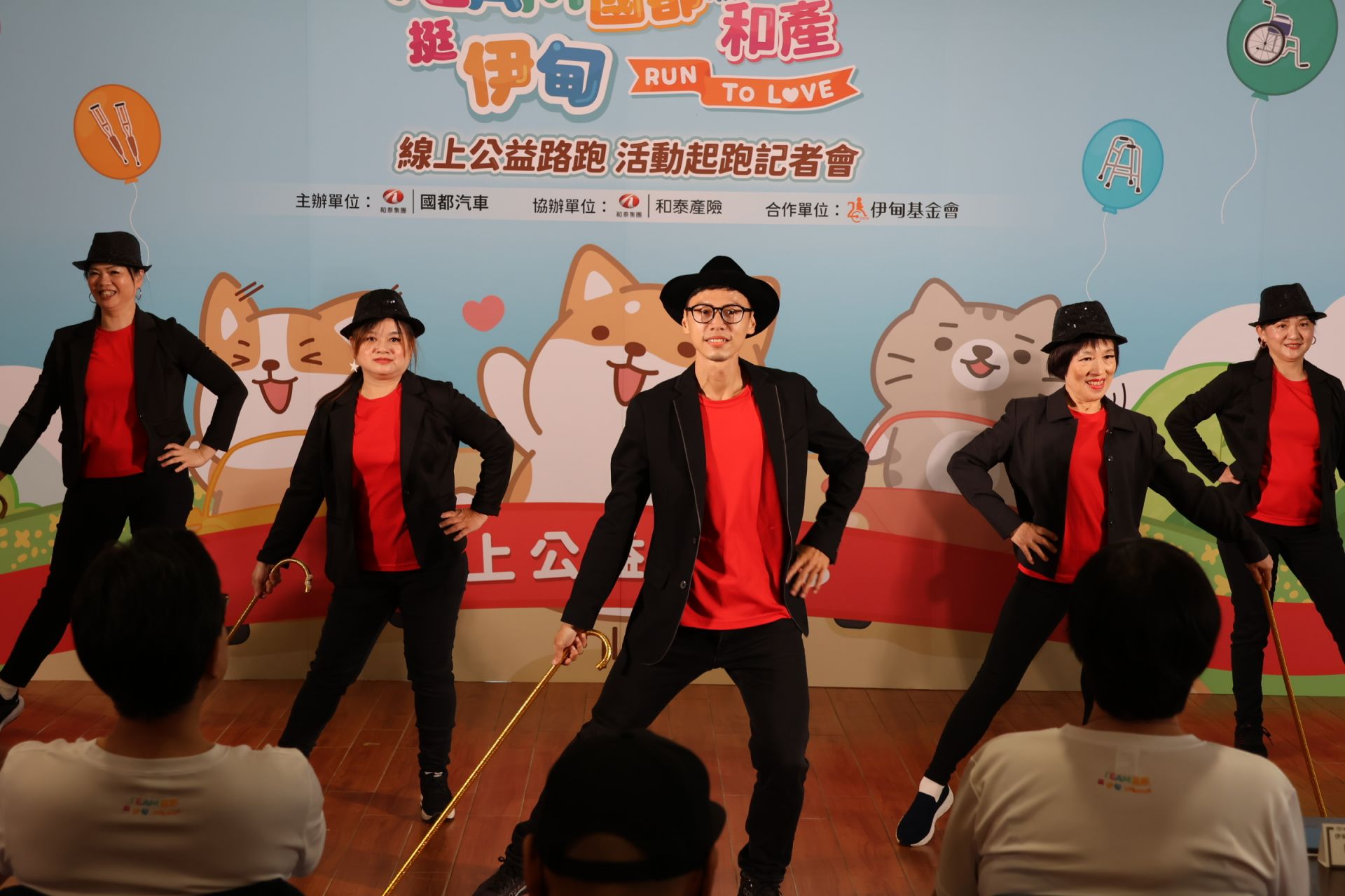 伊甸半音舞集精彩的舞蹈表演，獲得台下觀眾的熱烈掌聲。
