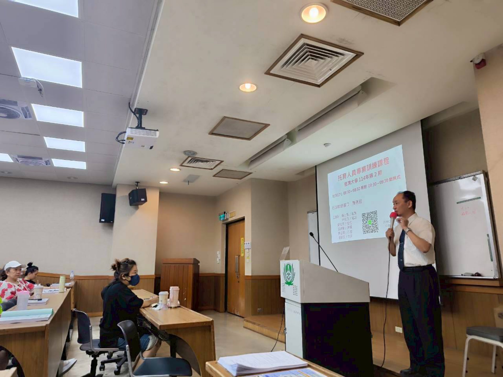 最新一期「托育人員專業訓練課程」開班,牛河山推廣長親自出席,歡迎學員參與
