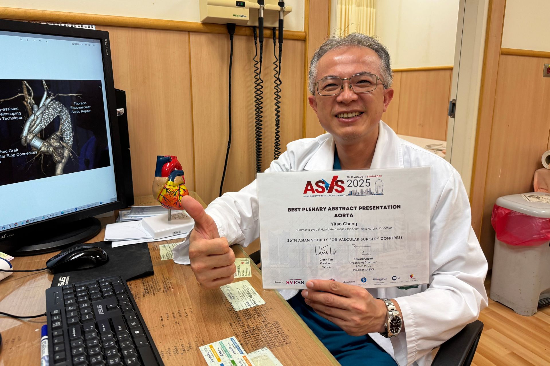 台中慈濟醫院心臟外科醫師鄭伊佐於第26屆亞洲血管外科年會發表「免縫合式主動脈弓混合型手術」,榮獲主動脈組論文首獎。
