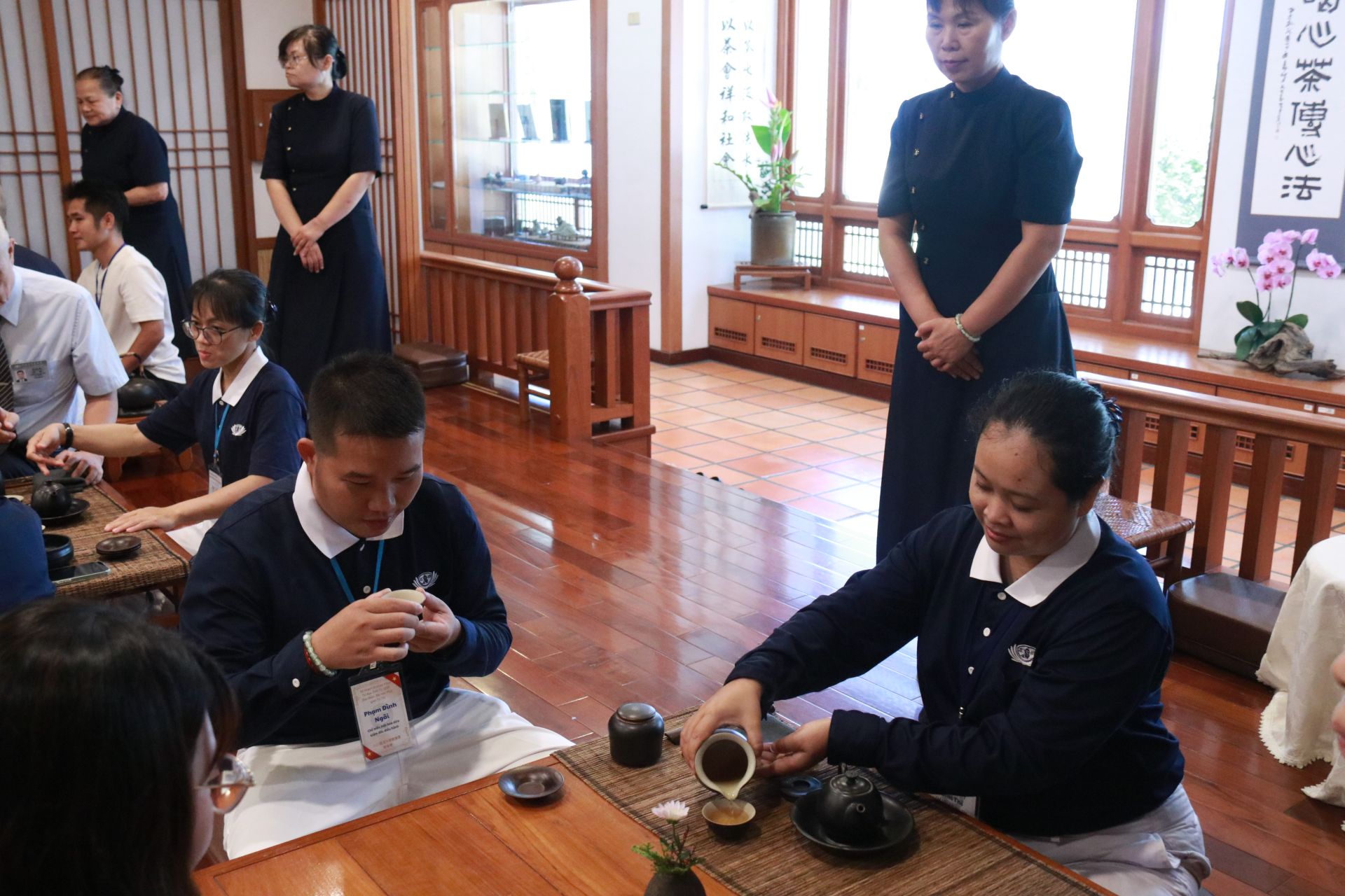 青年實業家范廷義第二度來參加,上次參加感動滿滿,他更在公司推素和靜思語