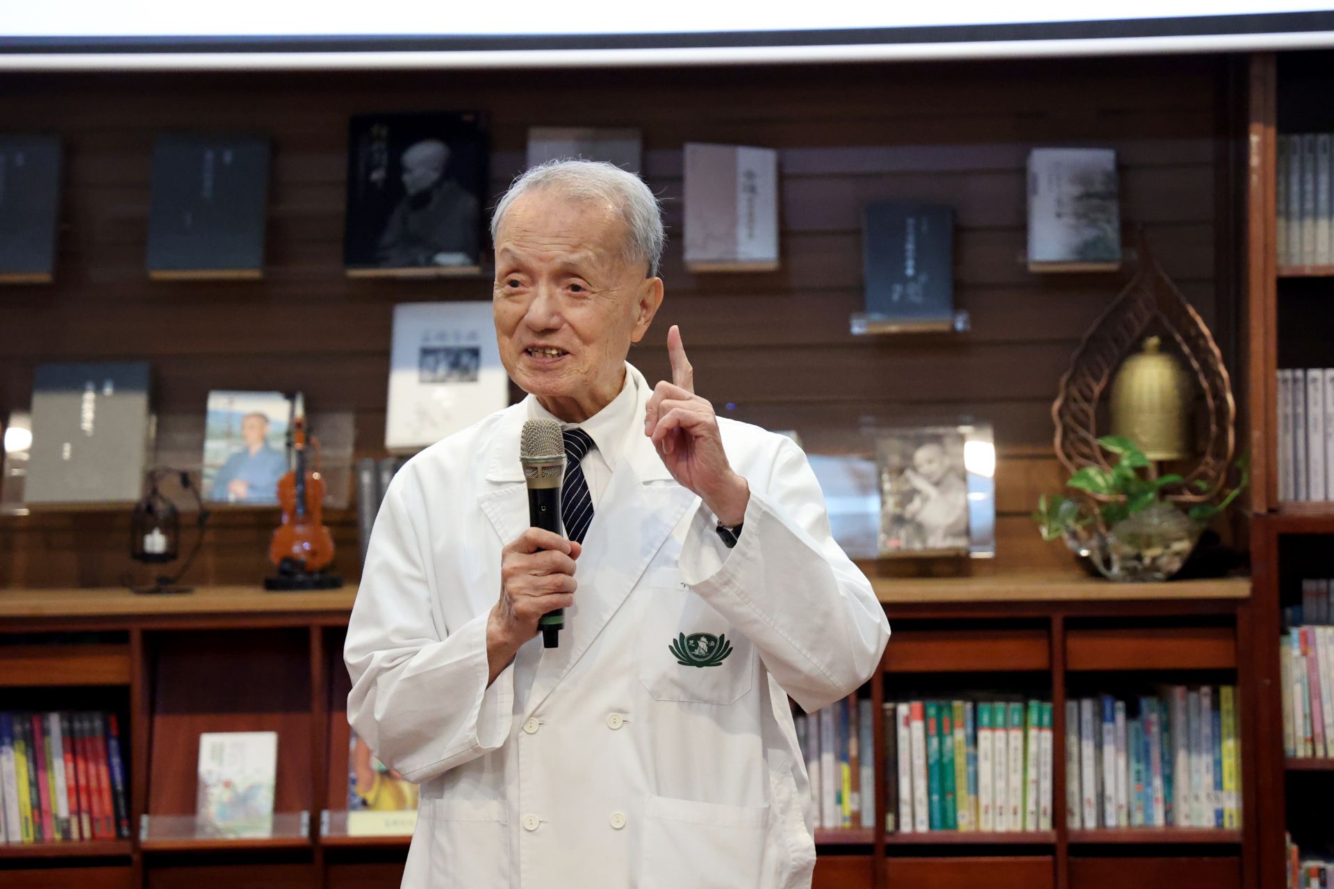 慈濟醫療法人執行長林俊龍表示,茹素是減少溫室氣體排放最有效方式,期許未來能展現更卓越的環保成果。