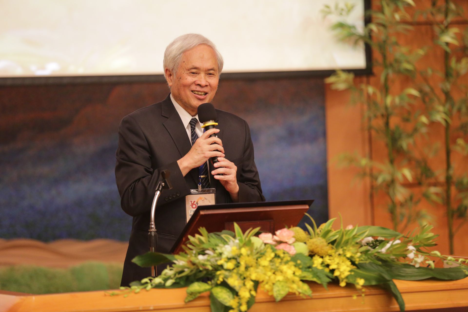 慈濟學校財團法人執行長王本榮表示,慈濟以現代科技來落實佛法
