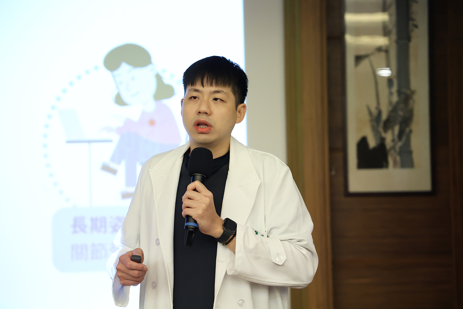 台灣有多數年長者受關節退化所苦,花蓮慈院骨科陳顥文醫師教民眾保養髖關節和膝關節,讓銀髮族從生活中保養,延長關節使用年限。