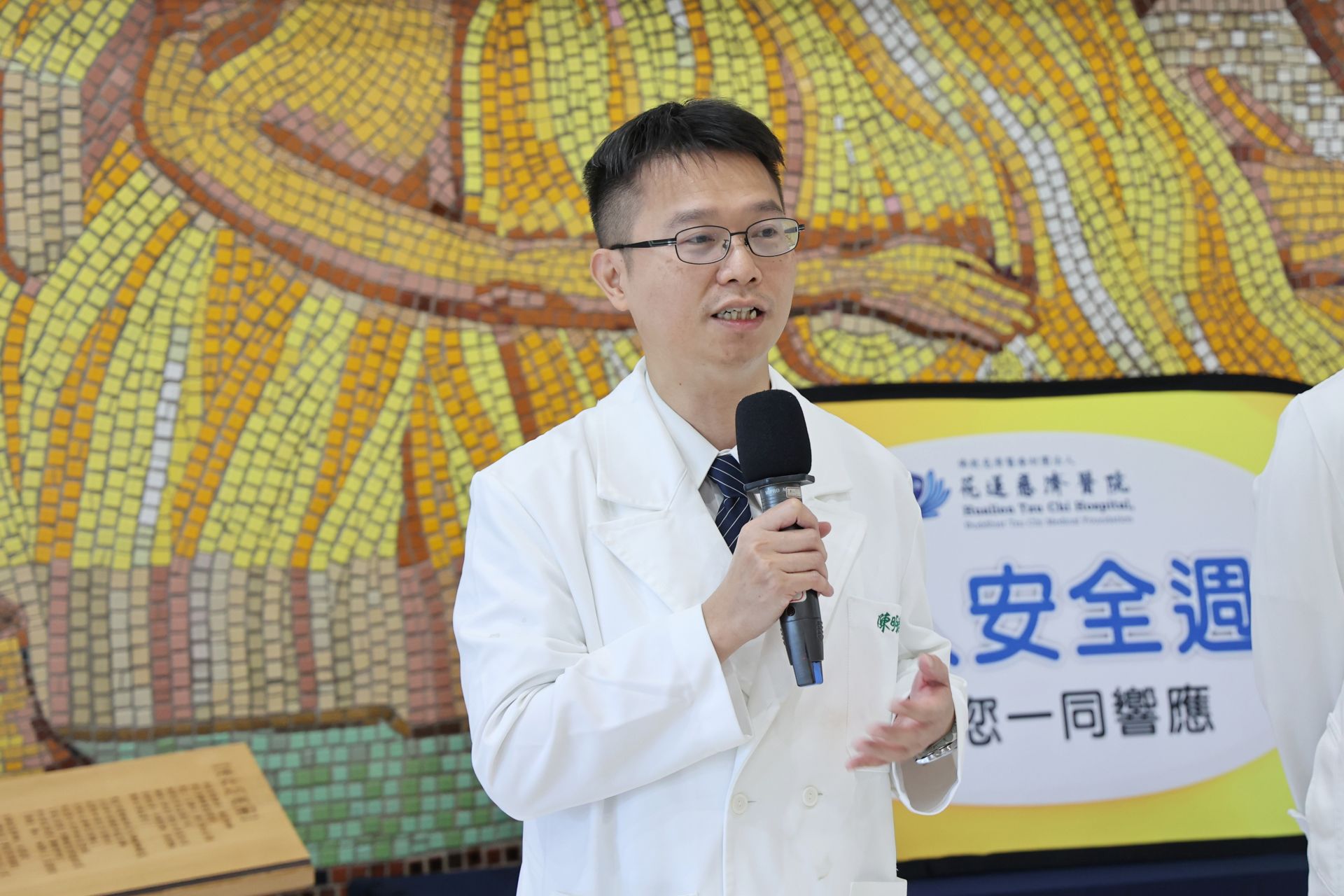 小兒部主任陳明群補充,受抗藥性影響,臨床上治療部分「黴漿菌」等細菌感染時,家長更需理解「何時需要抗生素、何時不需要」。