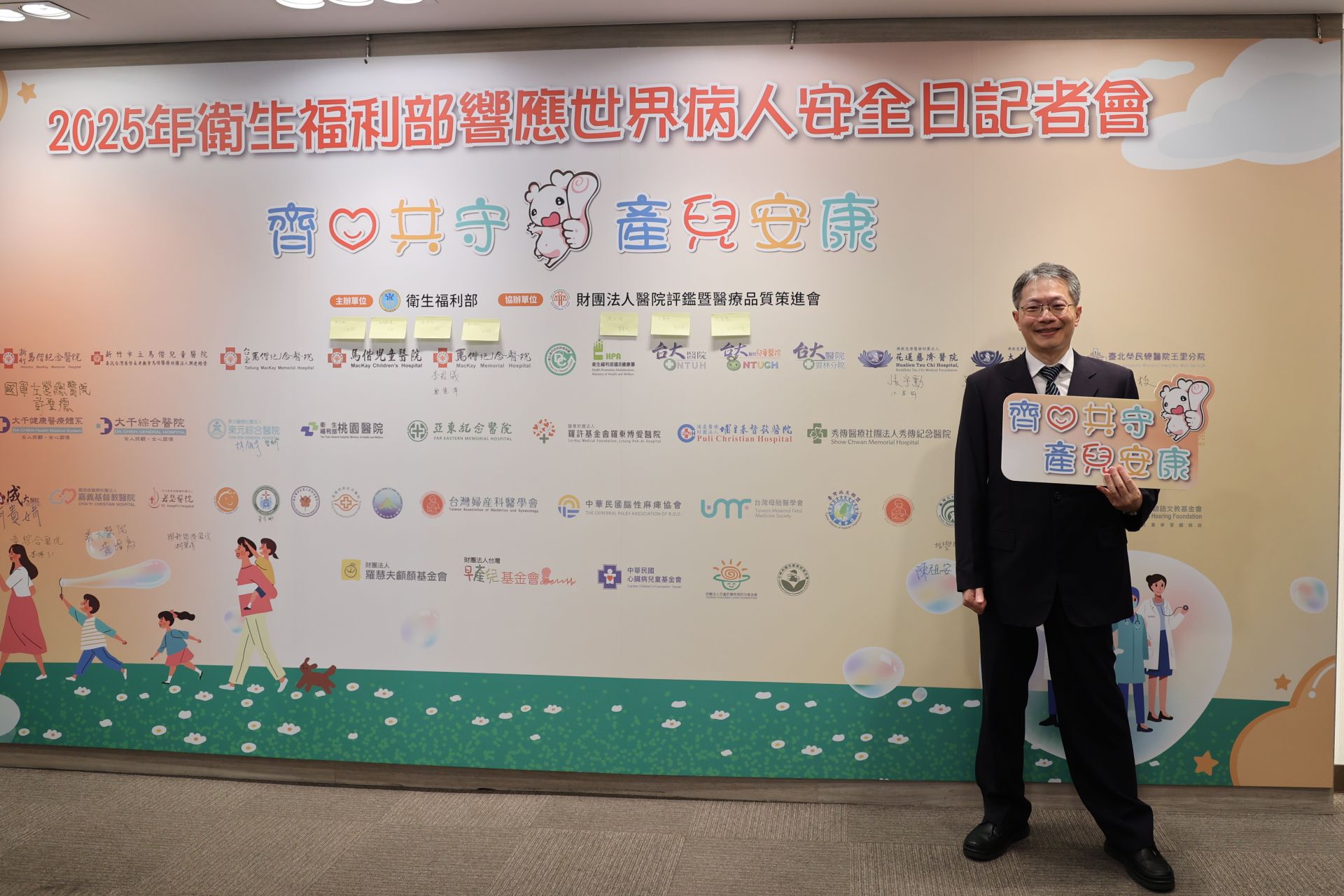 一同響應的副院長張宇勳指出,面對兒童常見的抗生素使用議題,更要避免不必要或不當使用,以降低抗藥性上升的風險,並呼籲院內外醫療團隊一起推動合理用藥,守護孩童健康。