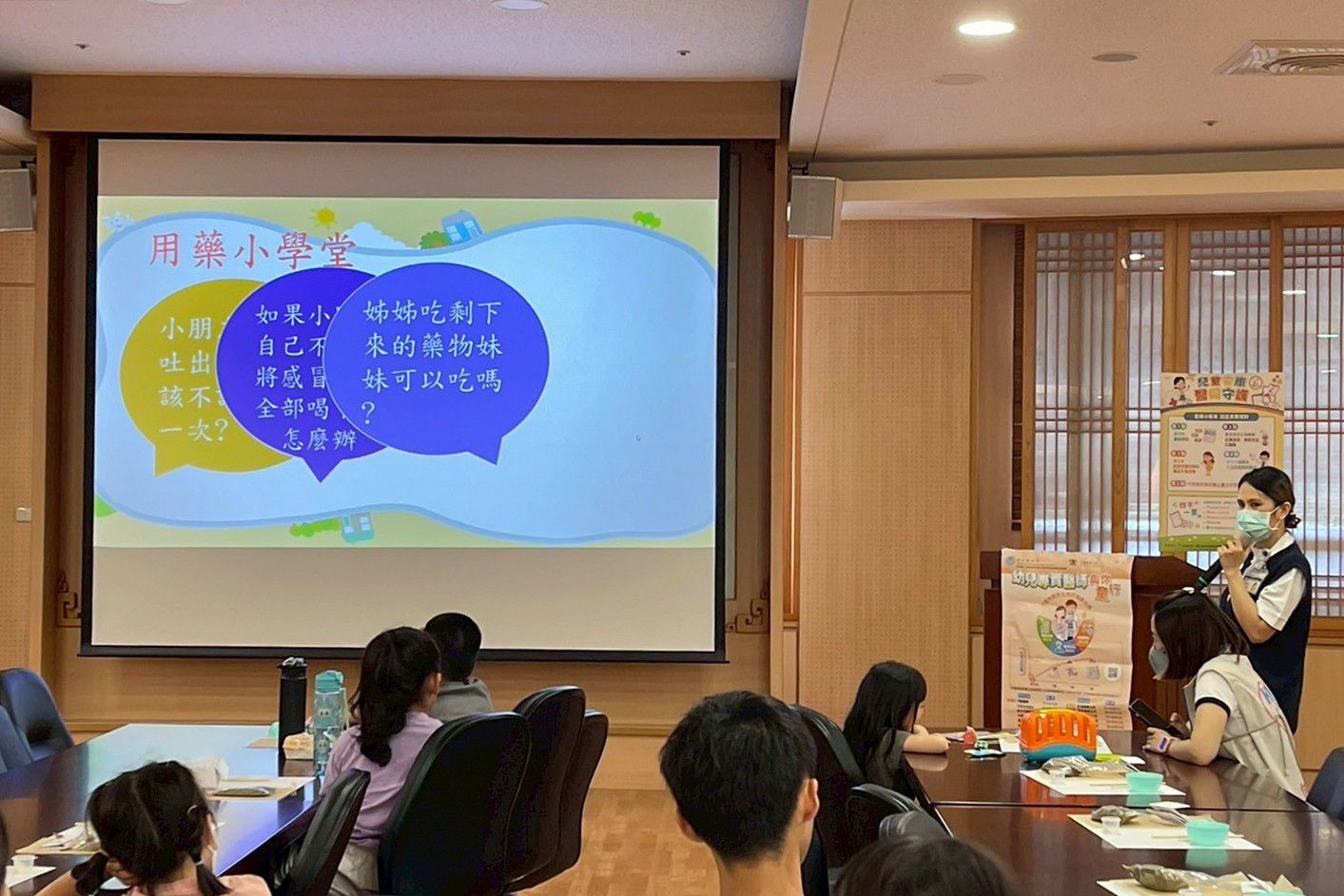 花蓮慈濟醫院病安週不只舉辦衛教講座,團隊也規劃了結合動手作的衛教活動,讓病人安全觀念更貼近日常生活。