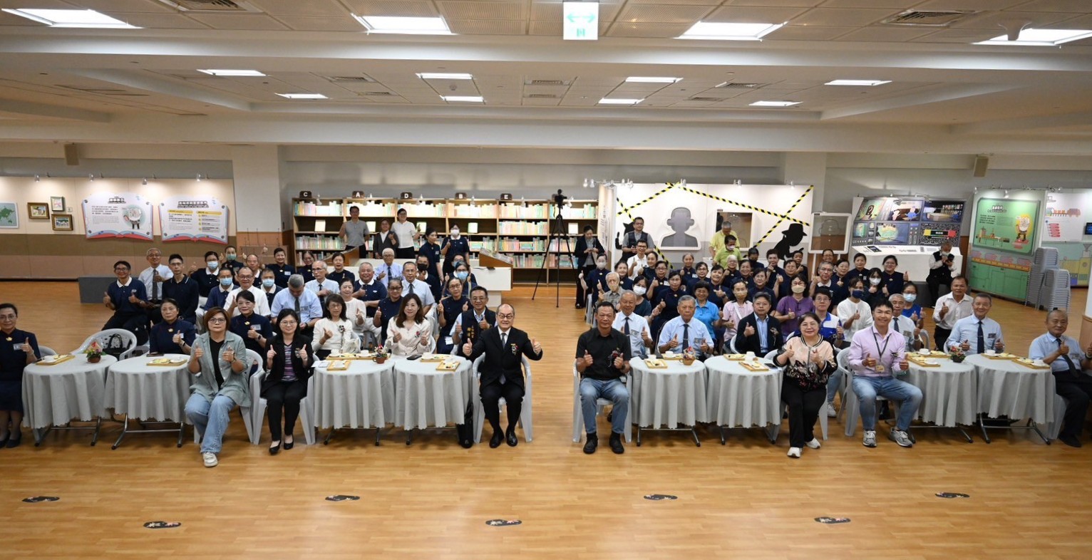 開展典禮貴賓雲集,包含高雄市政府、科工館代表及慈濟志工共襄盛舉,見證慈濟道場化身為社區共學中心的歷史時刻。