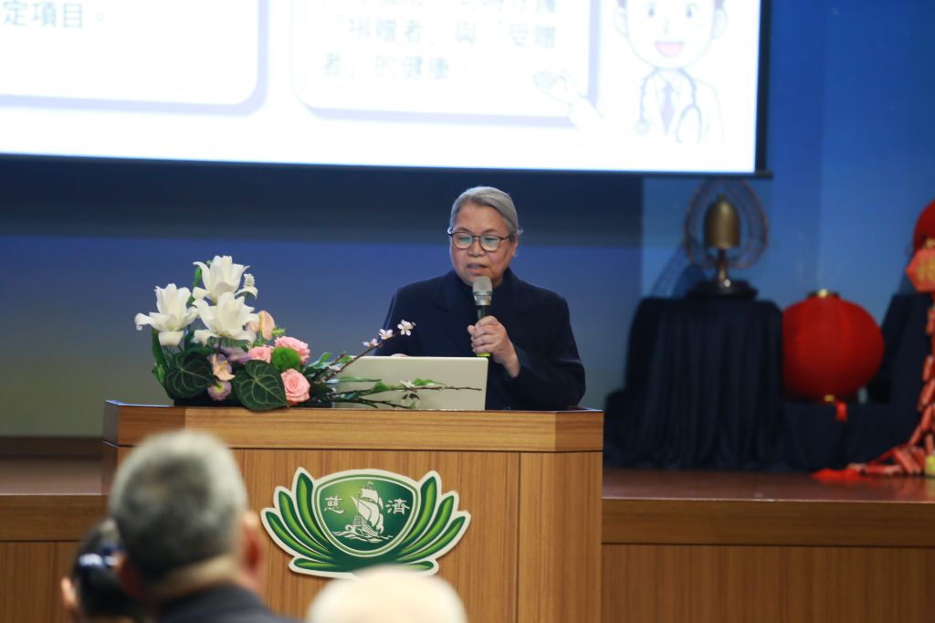 講師李仙鳳分享「身體檢查」目的事前評估,將可能風險降到最低,確保捐贈者與受贈者雙方安全無虞。