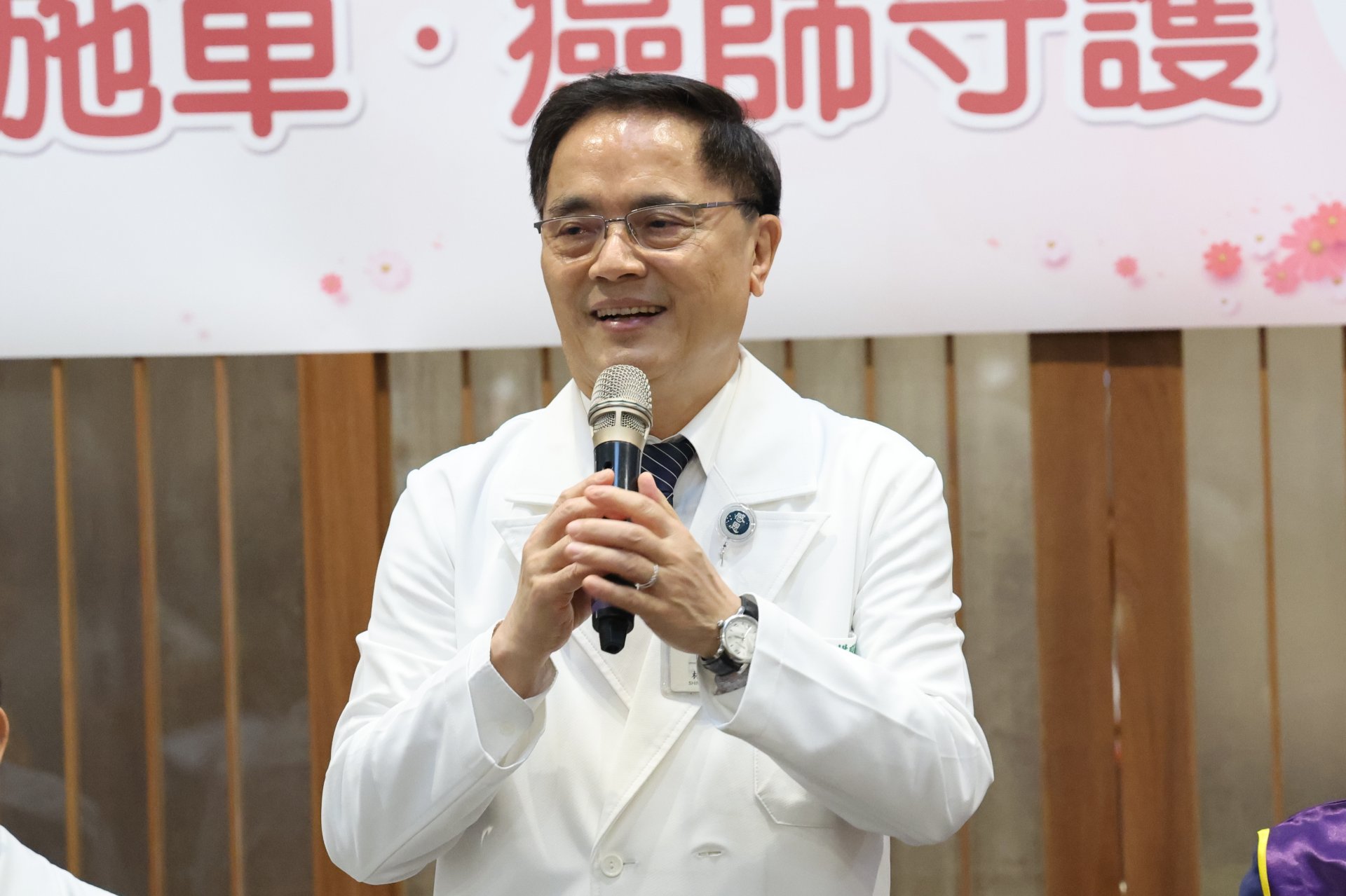 林欣榮院長表示,感恩國際獅子會關注東部醫療需求,這也是花蓮慈院首部自有乳房攝影及子宮頸抹片巡迴篩檢車,期待將更多的醫療服務帶入社區據點,提升就近檢查的便利性。