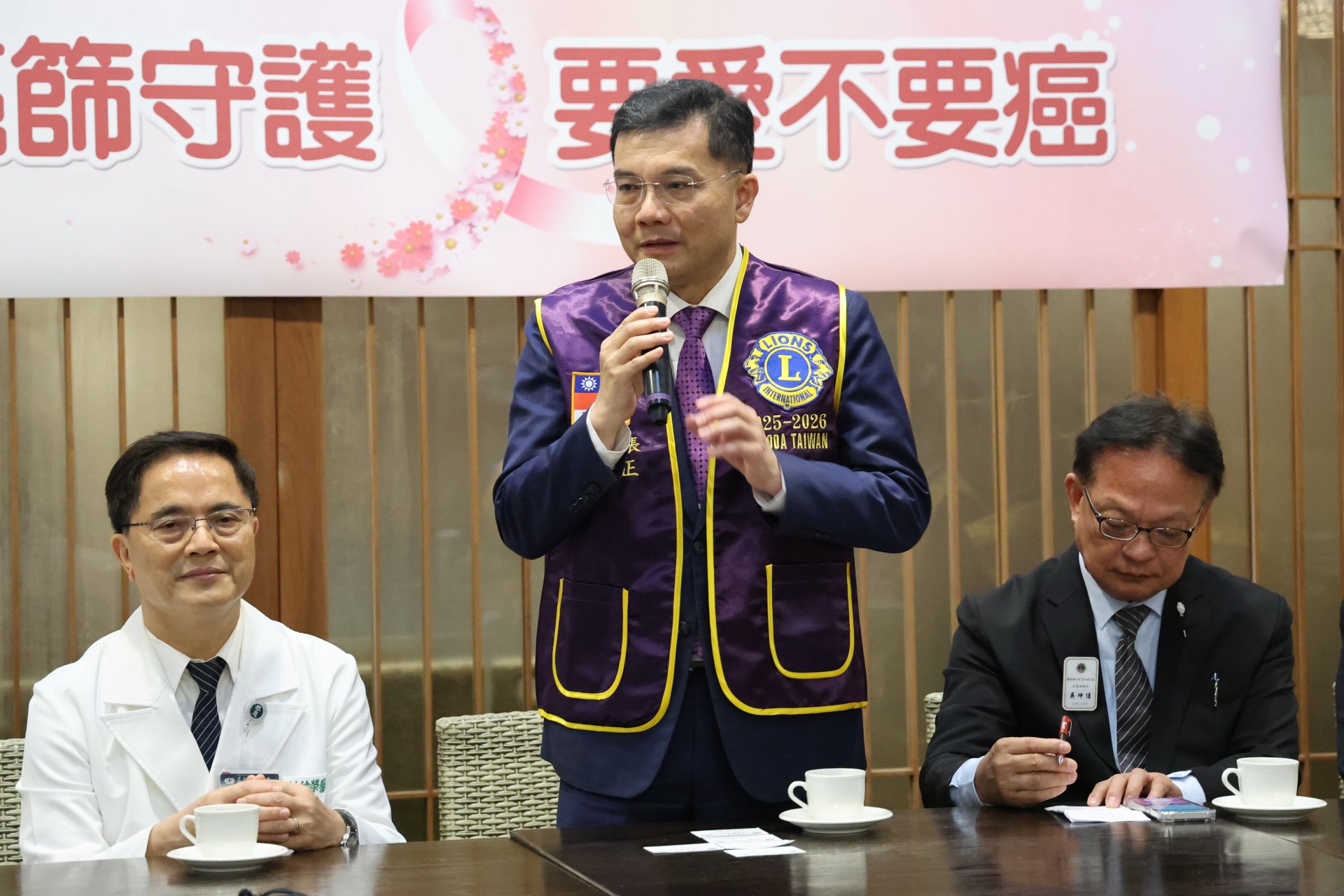 紀乃正議長認同慈濟「苦難的人走不出來,有福的人要走進去」的理念,因此發心促成此次捐贈,希望結合醫療團隊與志工力量,守護婦女健康。