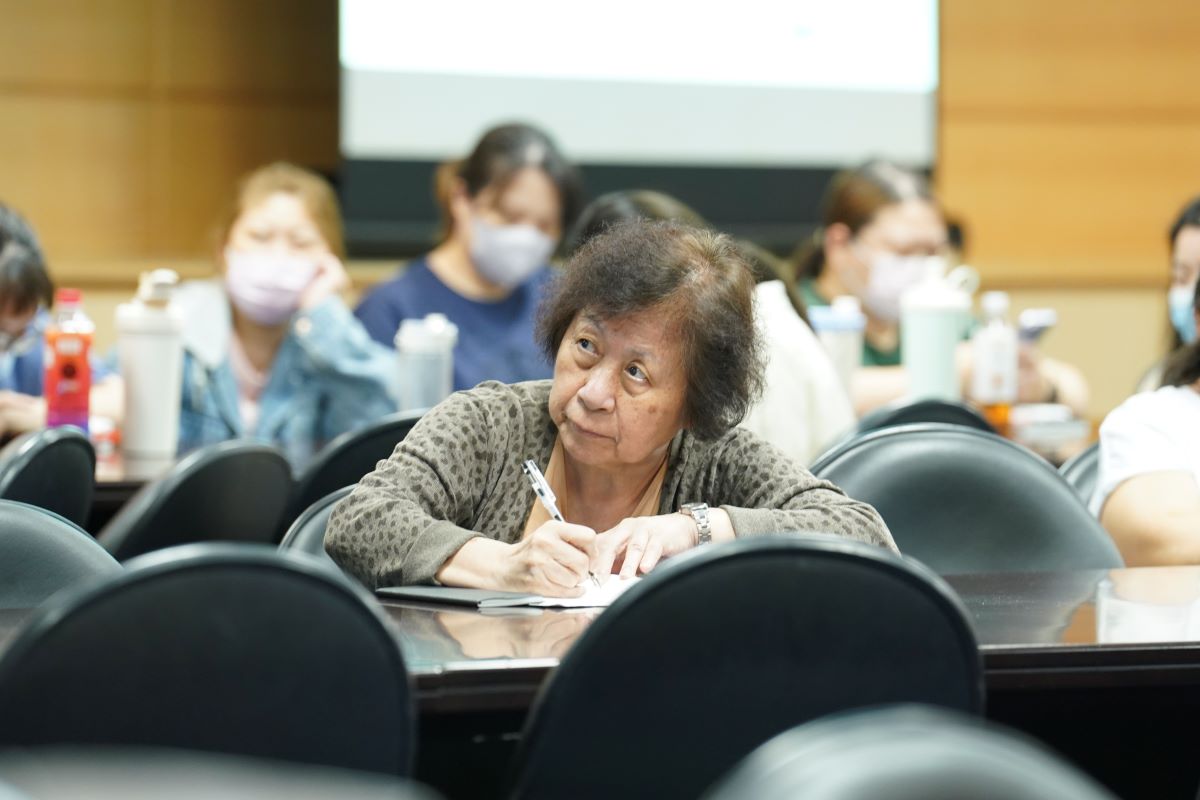 羅春嬌學員回饋，青銀族群若能在職場中相互尊重差異、發揮各自優勢，將有助於提升整體團隊效能。