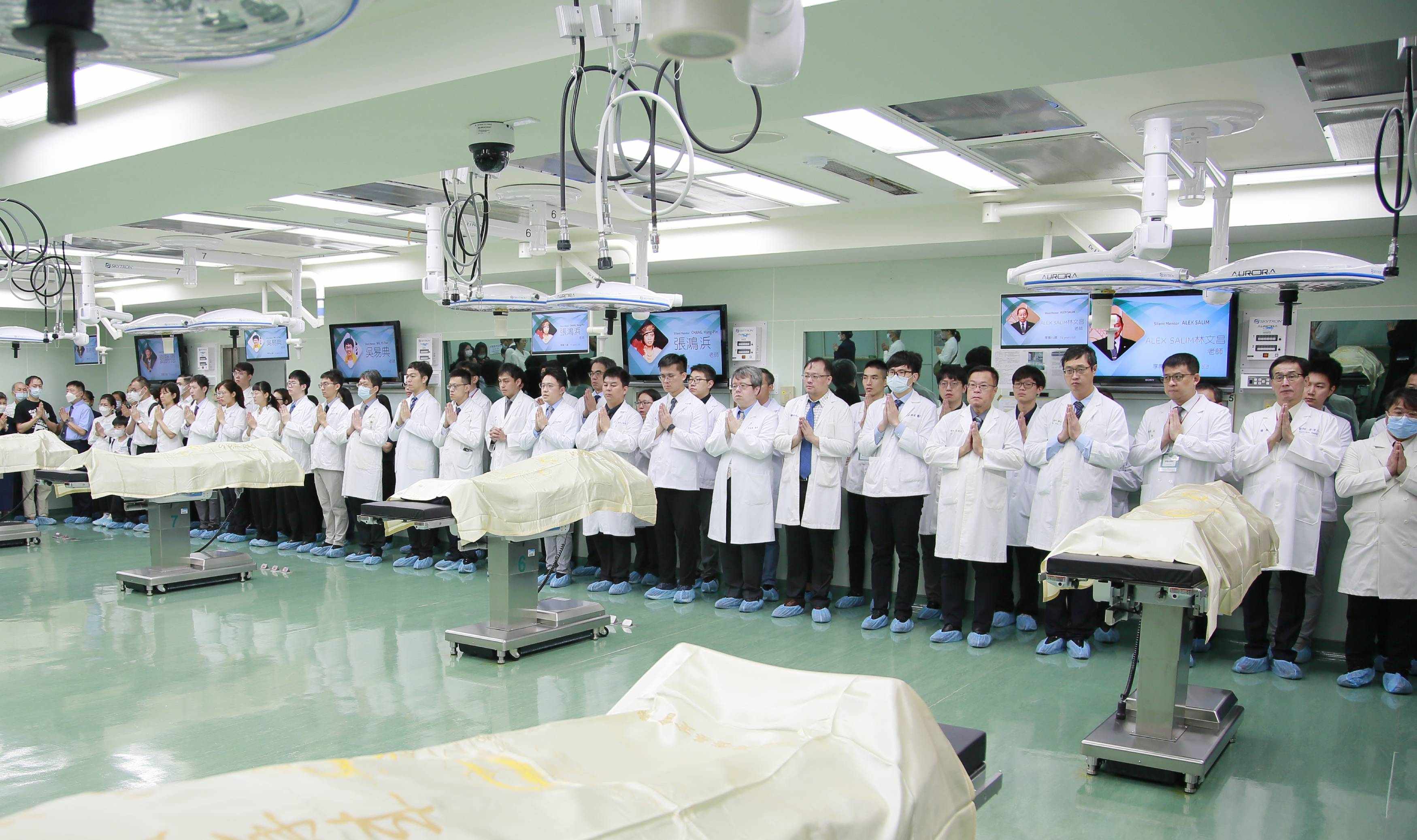 臺灣頭頸部腫瘤醫學會規劃為期三天兩夜的密集訓練,共有60位醫師參加,所有醫師也參加13日的啟用典禮感恩老師。