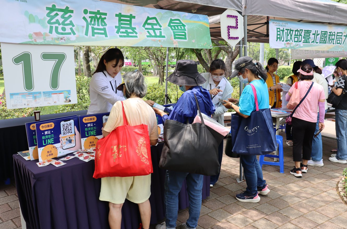慈濟基金會表示,透過蔬食推廣、環保教育與家庭同樂,展現慈濟長年推動環保志業的成果,並呼籲全民攜手守護地球,實踐永續生活。