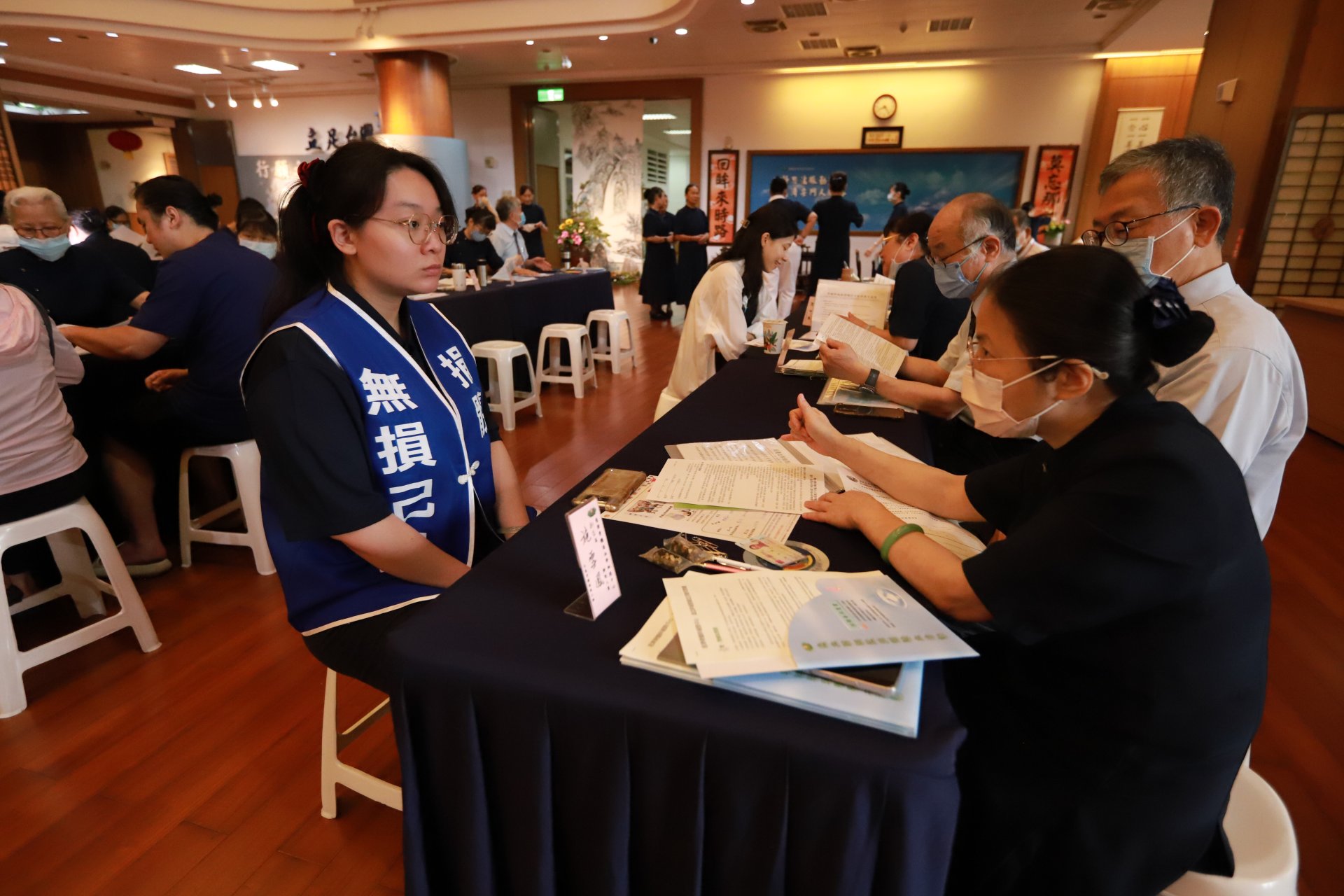 揚善青年陶皖如今天扮演定點區宣導任務，只因隊輔一句話，您也可以參加救人行列，繼而挺身參與。