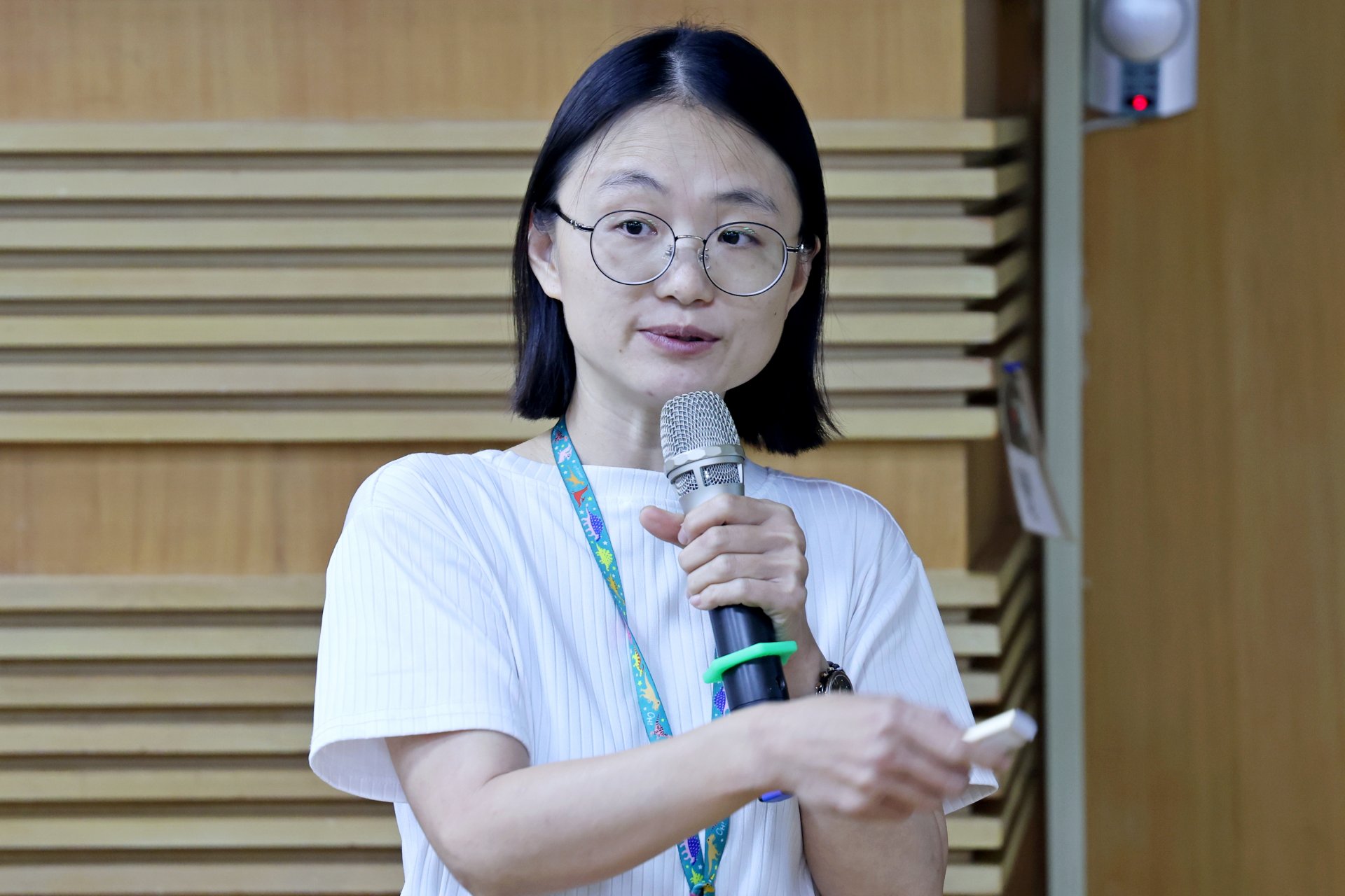 復健部物理治療師吳孟蒓表示,照顧者應從「代勞者」轉為「引導者」,鼓勵個案參與日常活動,維持生活能力。